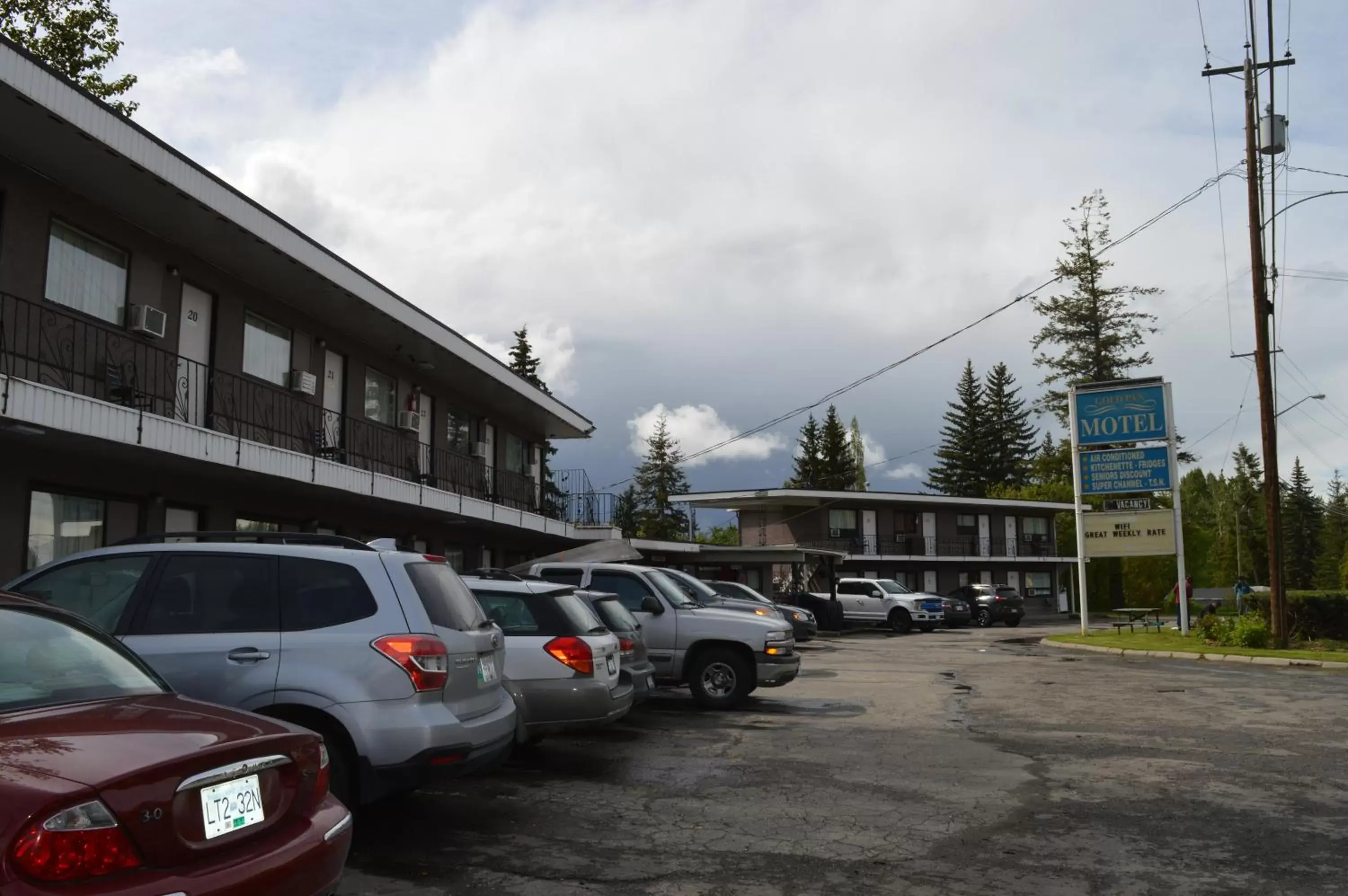 Property Building in Gold Pan Motel