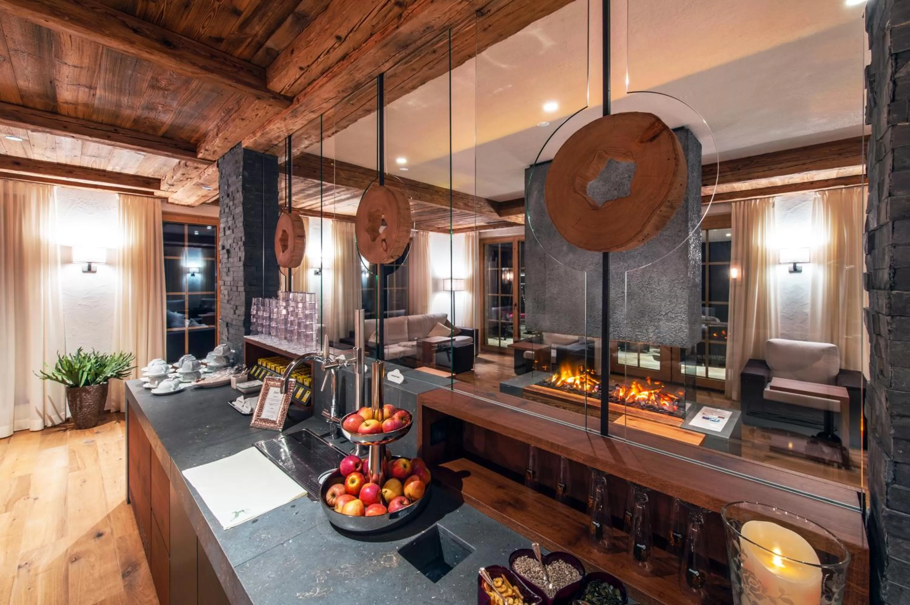 Lounge or bar in Relais&Châteaux Spa-Hotel Jagdhof