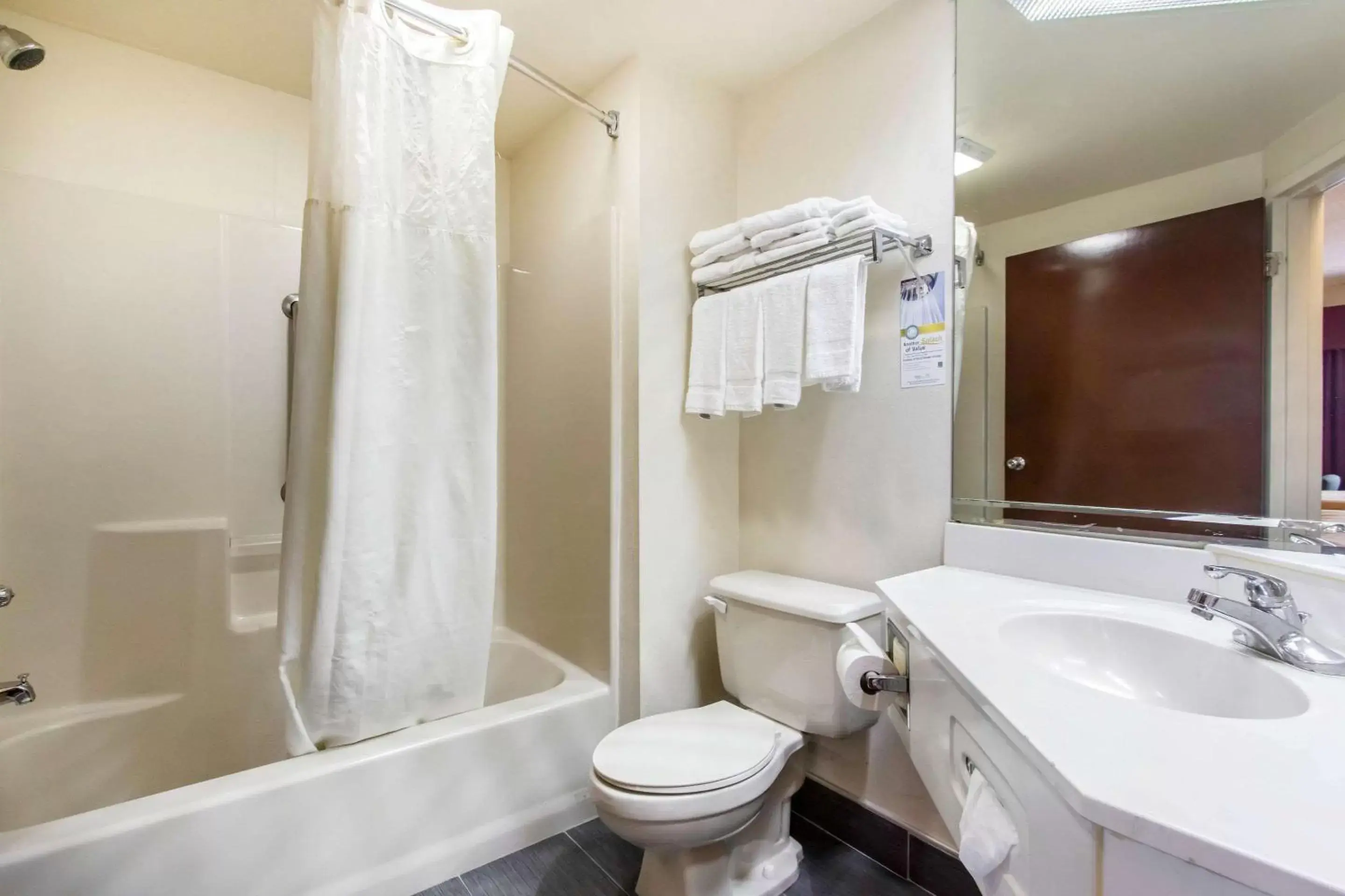 Bathroom in Quality Inn Hixson-Chattanooga