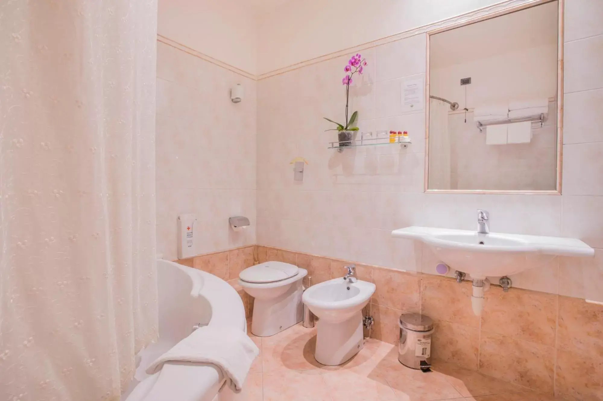 Bathroom in Hotel Galileo