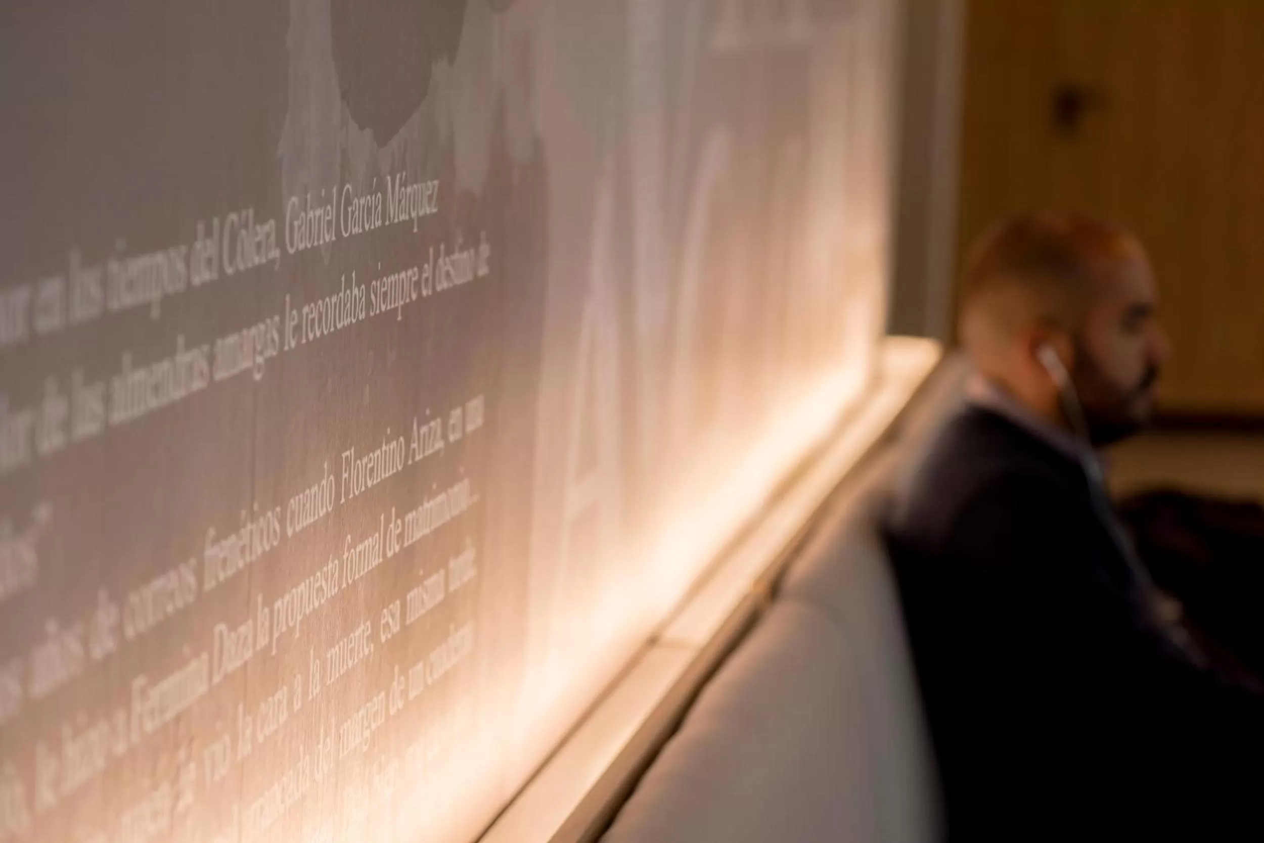 Text overlay in Lettera Hotel