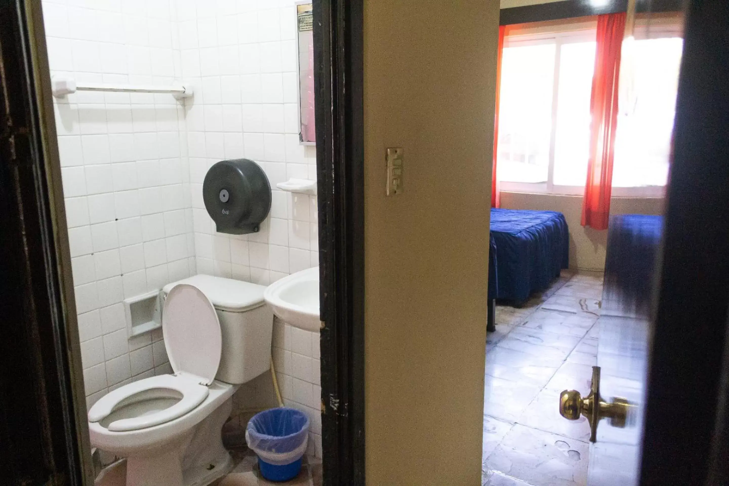 Bathroom in OYO Hotel Colón, Plaza Bicentenario, Zacatecas Centro