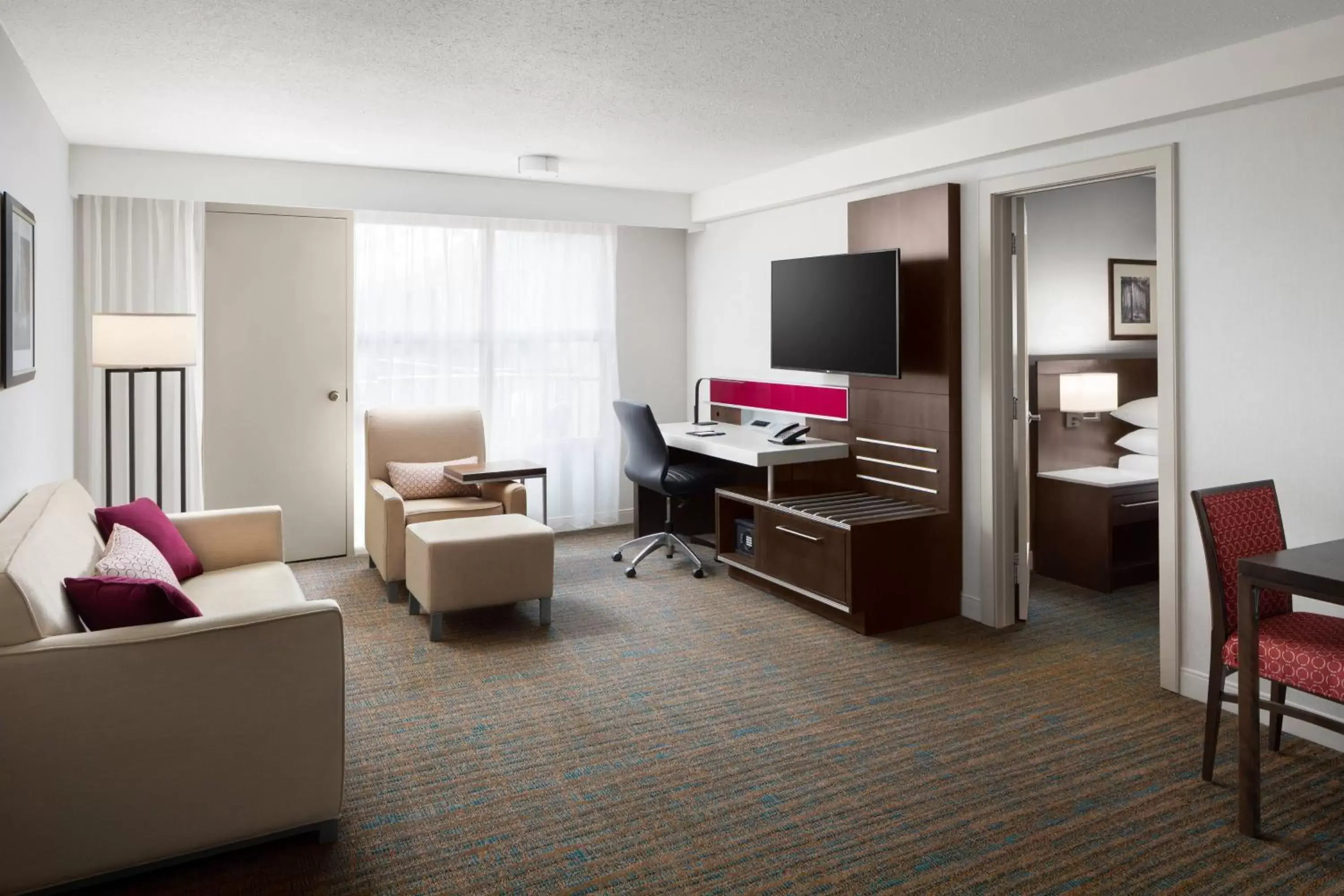 Photo of the whole room, Seating Area in Delta Hotels by Marriott Calgary South