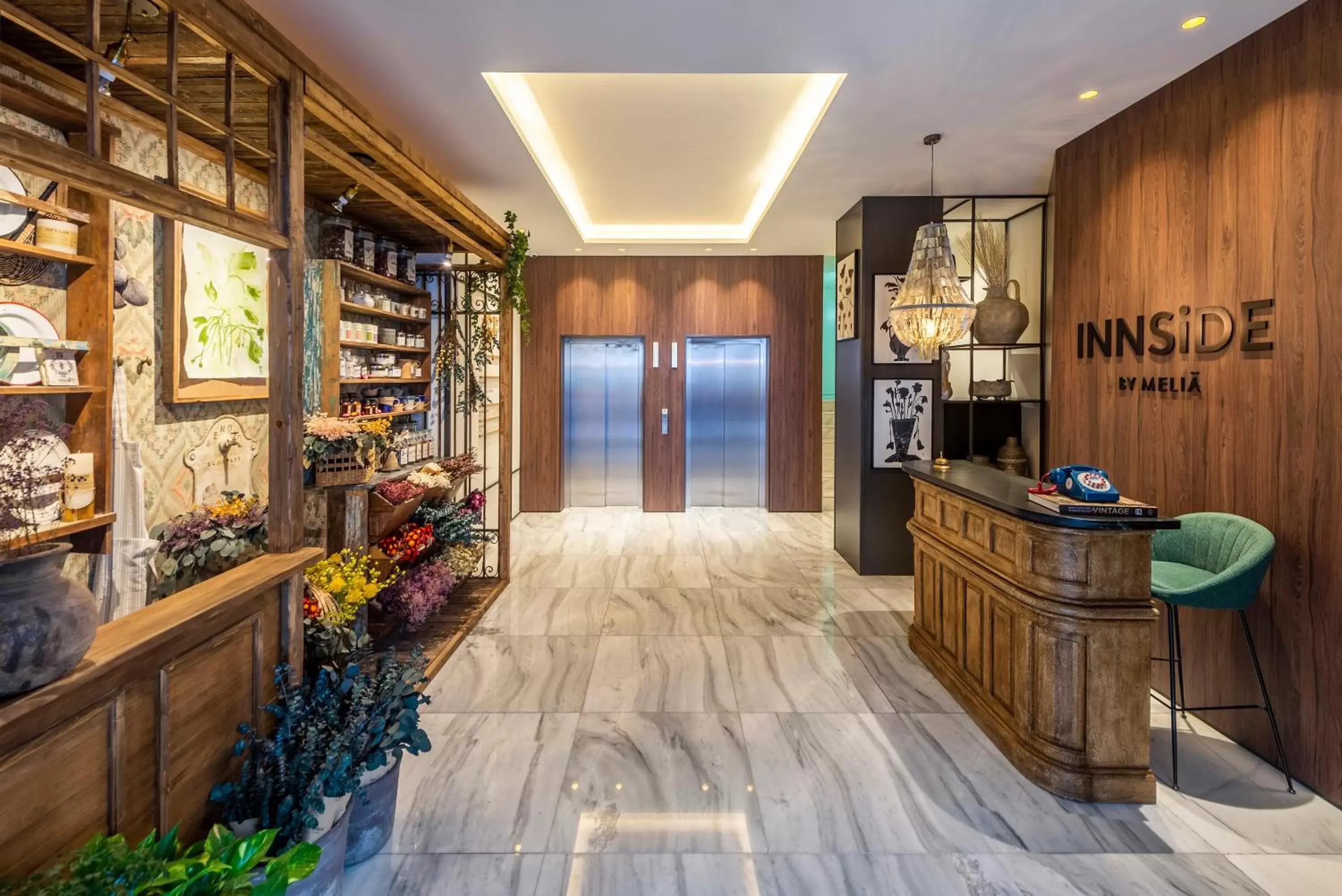 Facade/entrance in INNSIDE by Meliá Madrid Gran Vía Facade/entrance in INNSIDE by Meliá Madrid Gran Vía