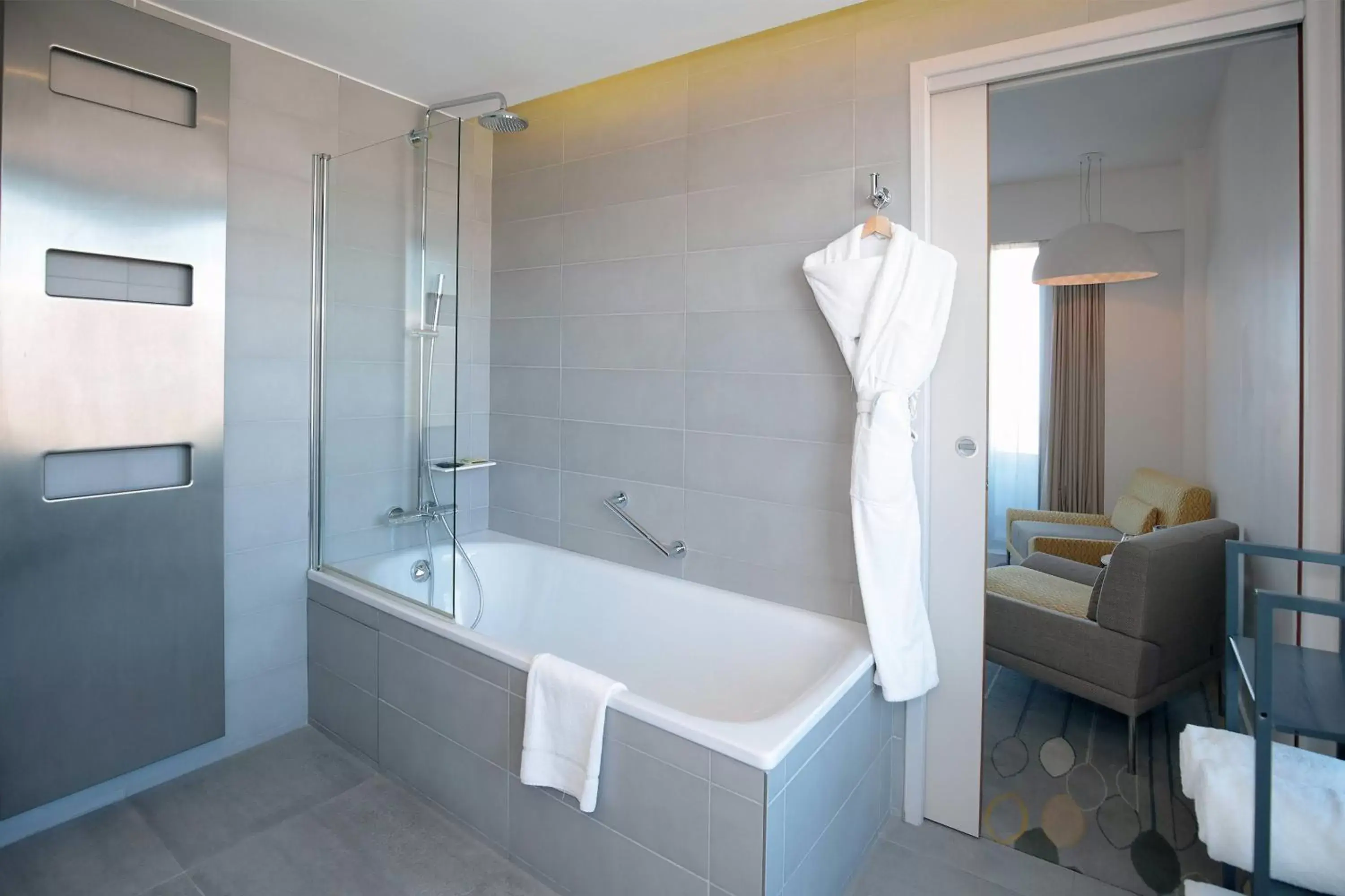 Bathroom in Renaissance Aix-en-Provence Hotel