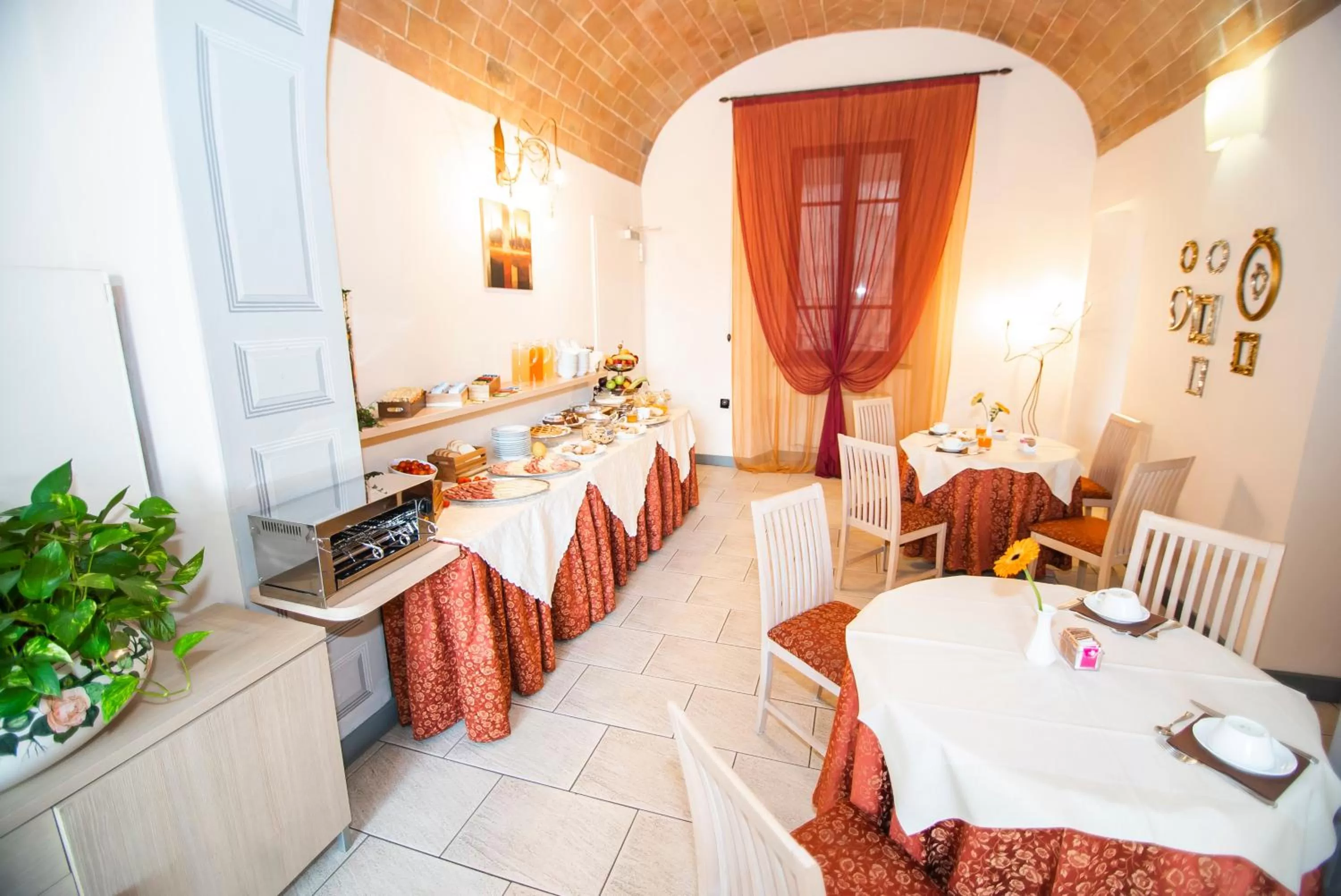 Restaurant/places to eat in Hotel La Colonna