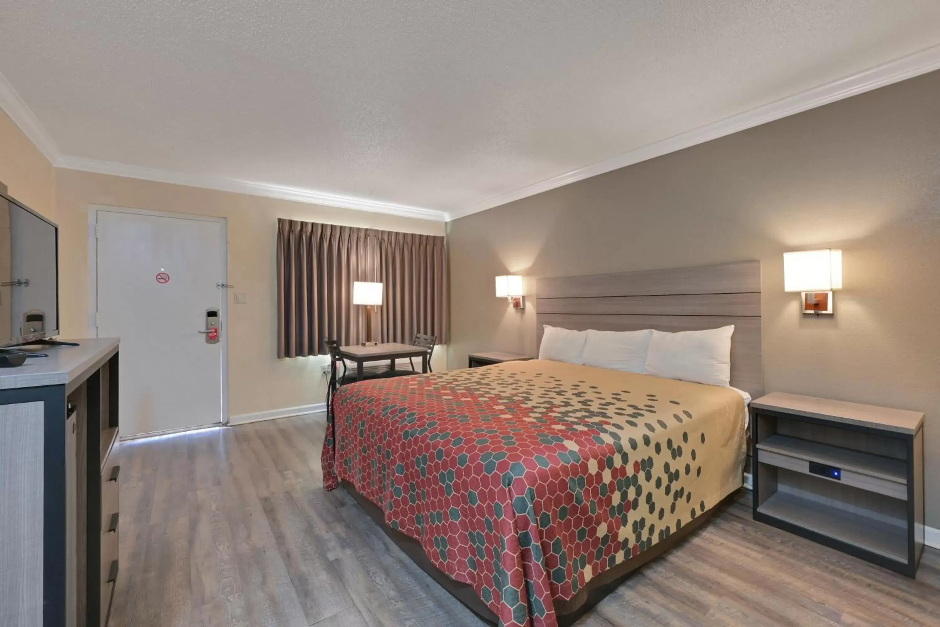 King Room - Non-Smoking in Econo Lodge Woodland near I-5 King Room - Non-Smoking in Econo Lodge Woodland near I-5