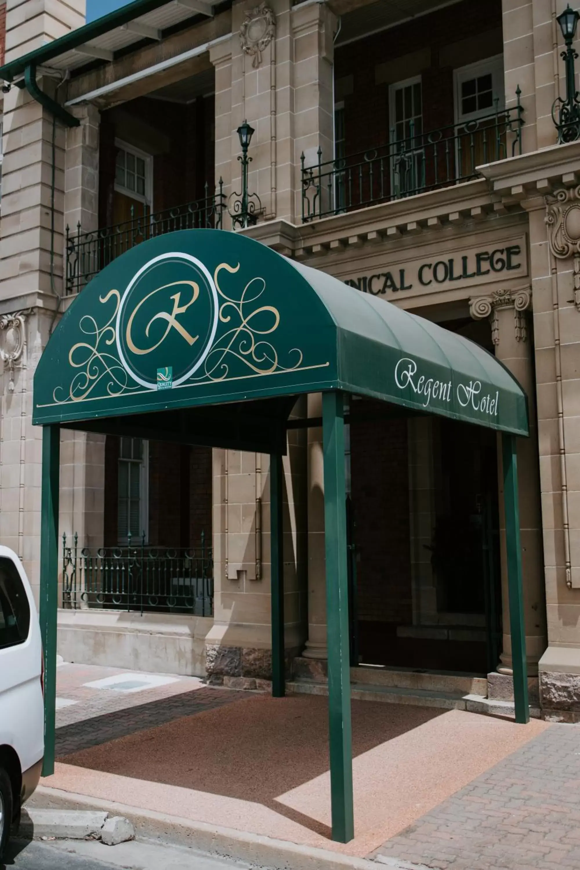 Facade/entrance in Quality Hotel Regent Rockhampton Facade/entrance in Quality Hotel Regent Rockhampton