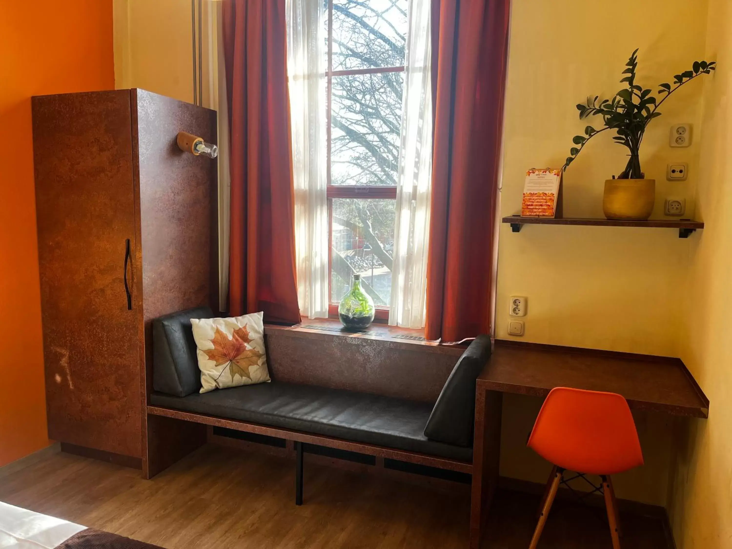 Seating Area in Hotel de Plataan Delft Centrum