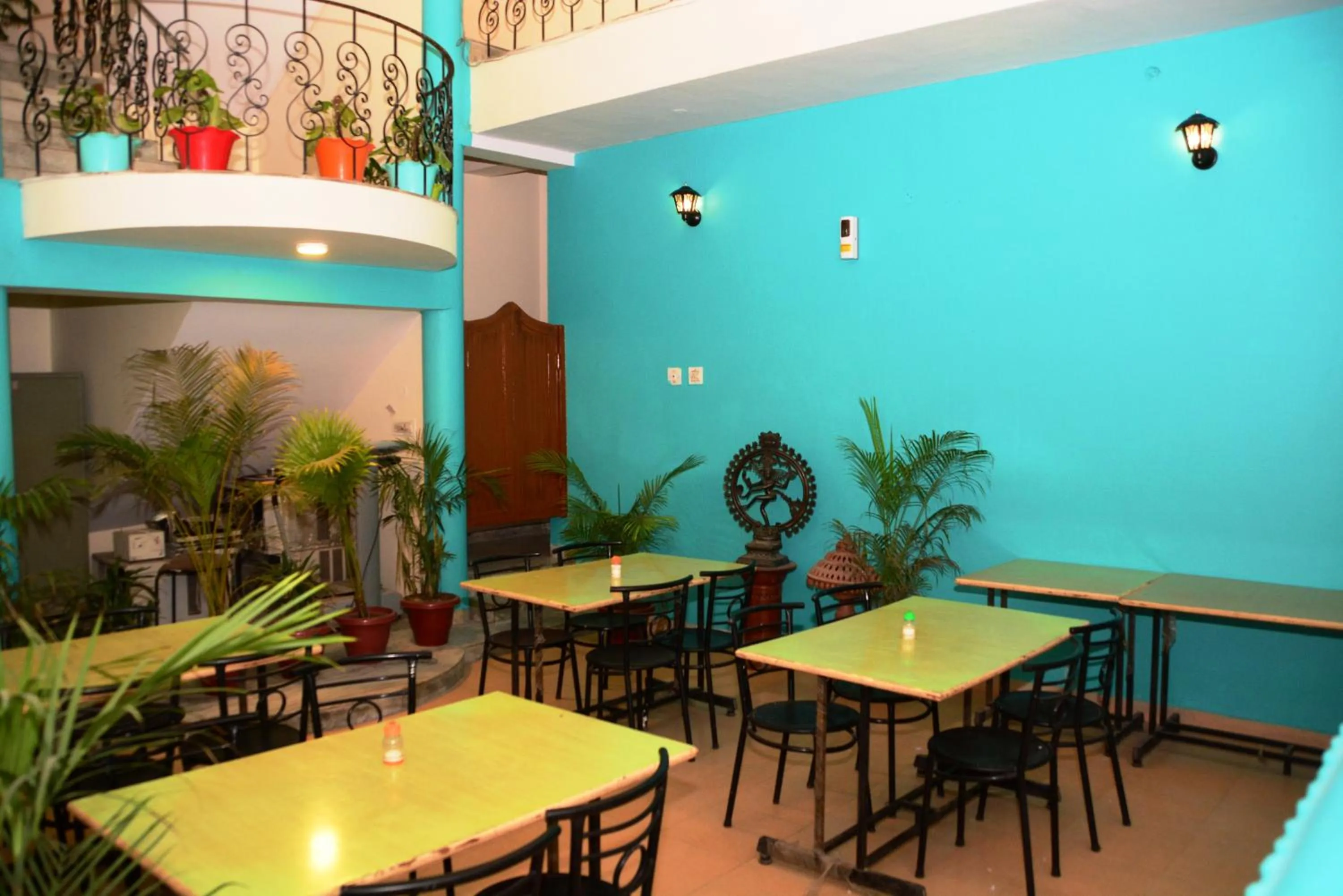 Restaurant/places to eat in Hotel Sugandh Retreat Jaipur