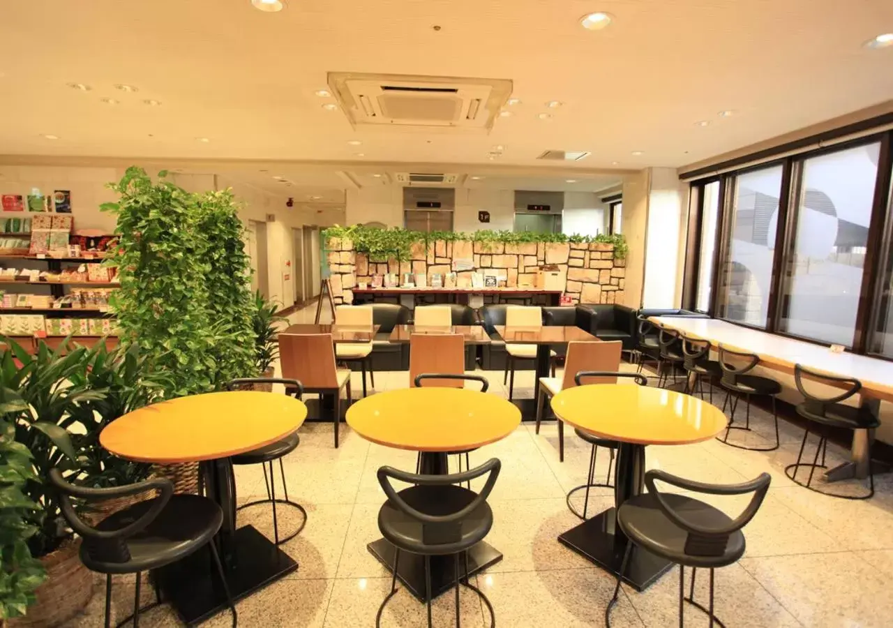 Lounge or bar in Urban Hotel Kyoto Lounge or bar in Urban Hotel Kyoto