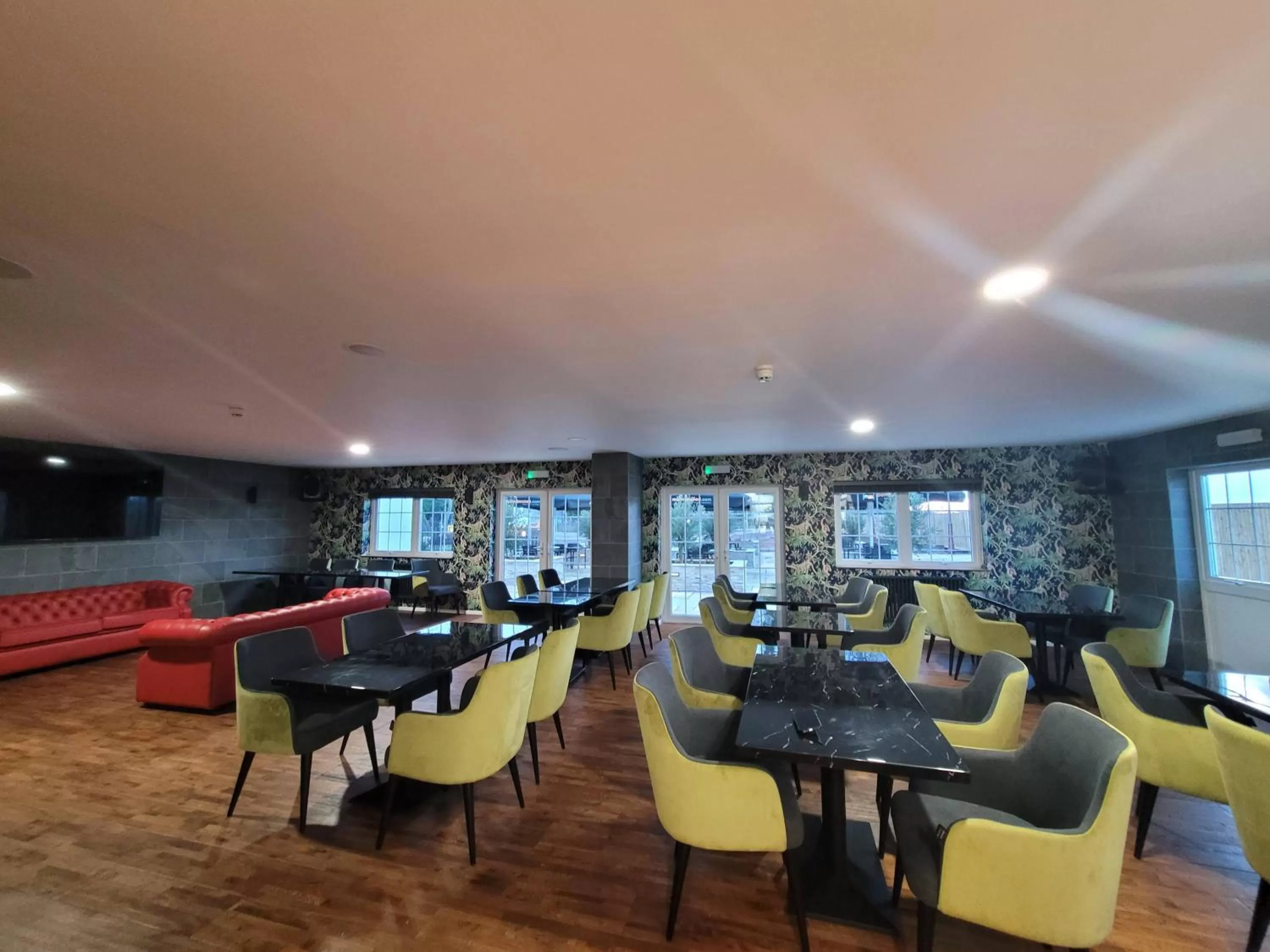 Lounge or bar in The Oakwood Hotel