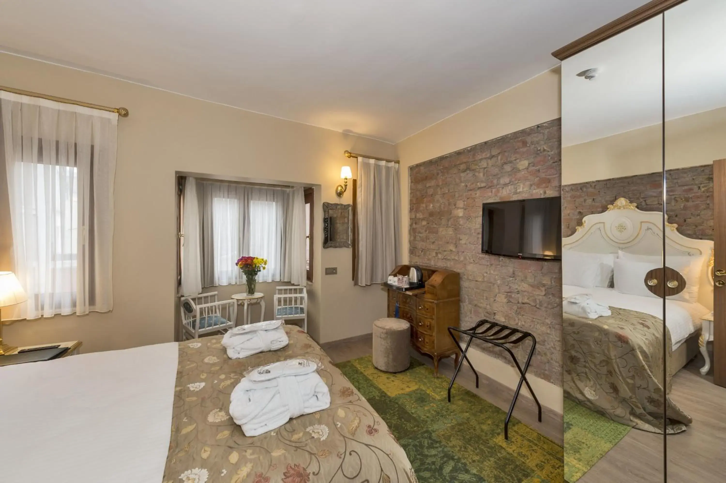 Photo of the whole room, Bed in By Murat Royal Hotel Galata Photo of the whole room, Bed in By Murat Royal Hotel Galata