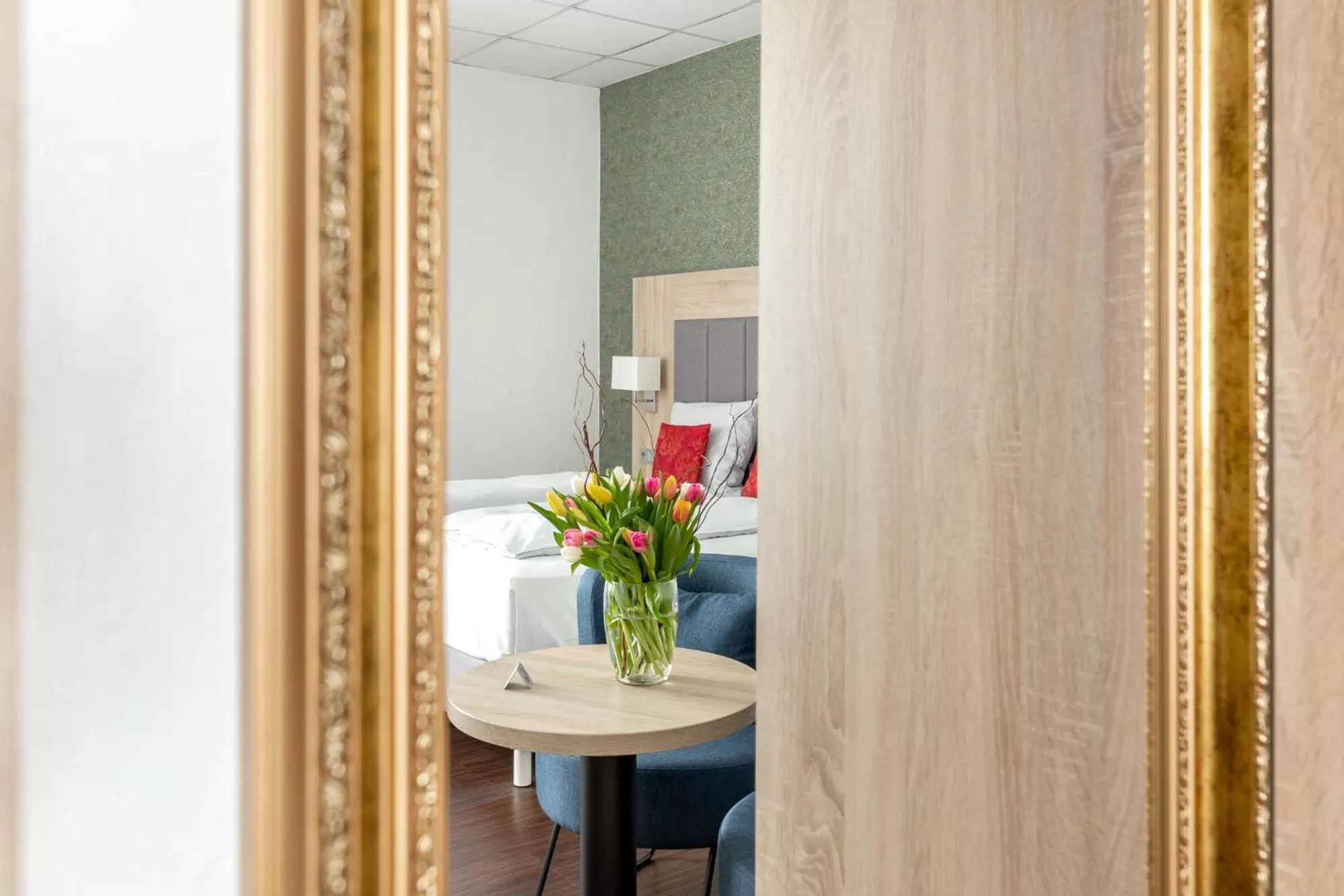 Photo of the whole room in Pallas Hotel