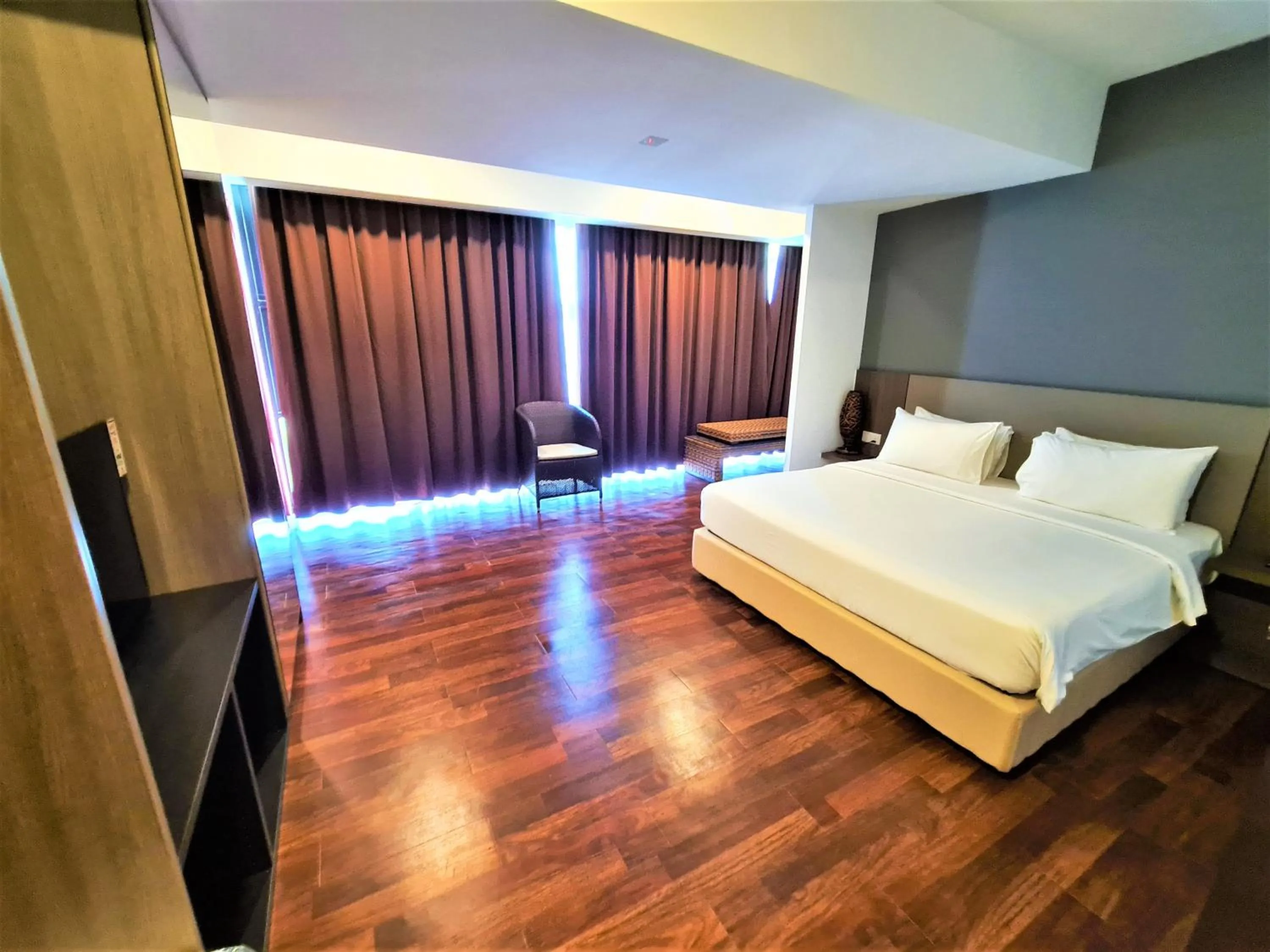 Bedroom, Bed in Nexus Regency Suites & Hotel