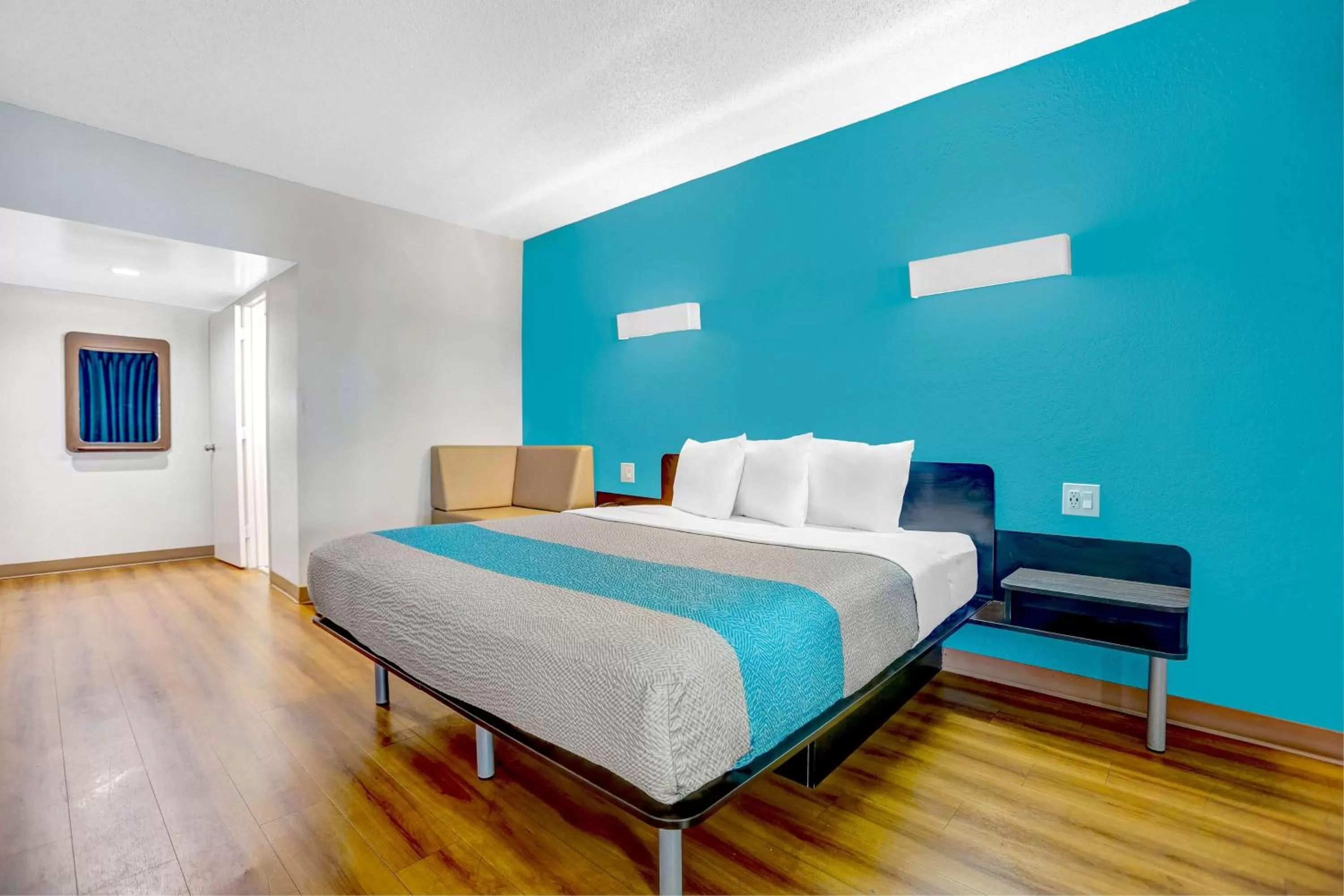 Bed in Motel 6-Jacksonville, NC