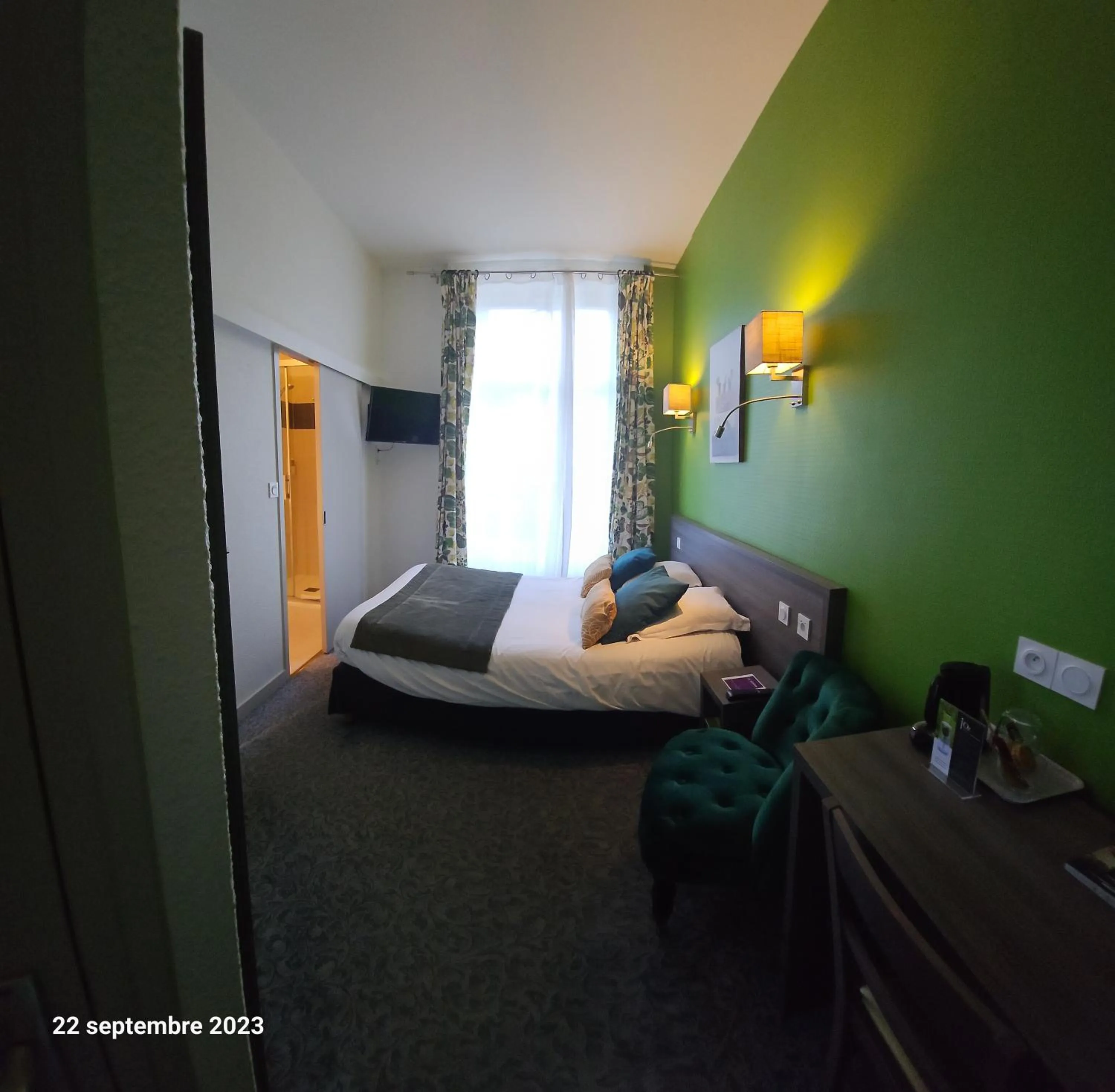 Decorative detail, Bed in Hôtel Le Rohan Charme et Caractère