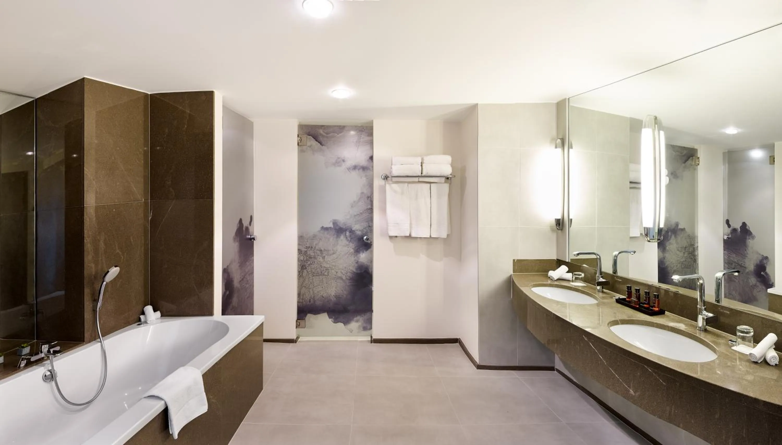 Bathroom in Radisson BLU Palace Hotel, Spa