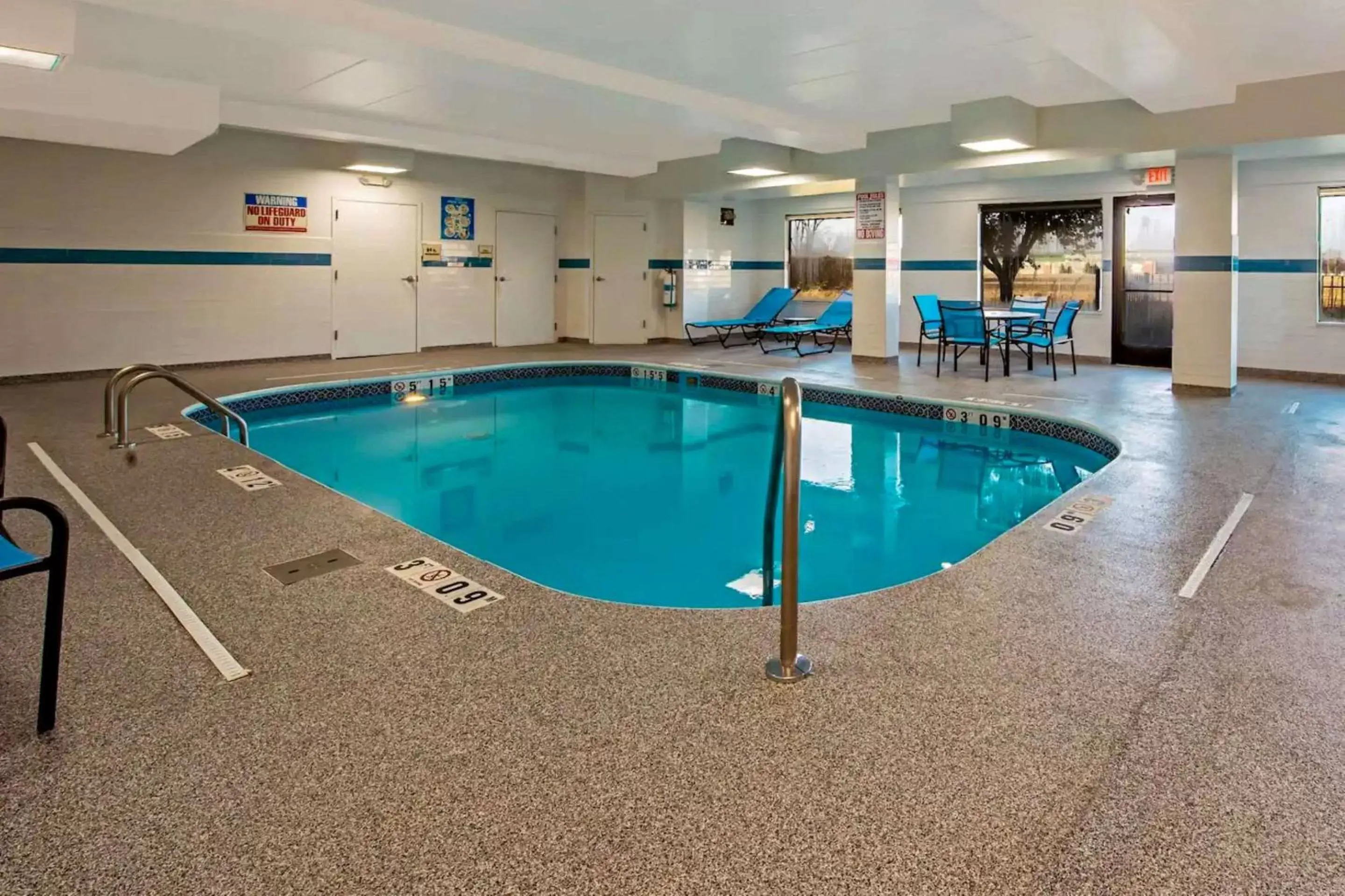 Swimming Pool in Comfort Inn & Suites Tipp City - I-75
