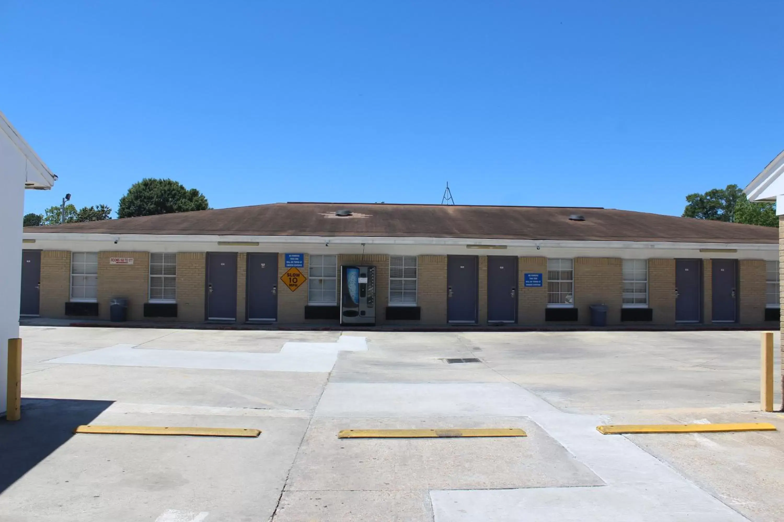 Area and facilities, Property Building in The Shades Motel