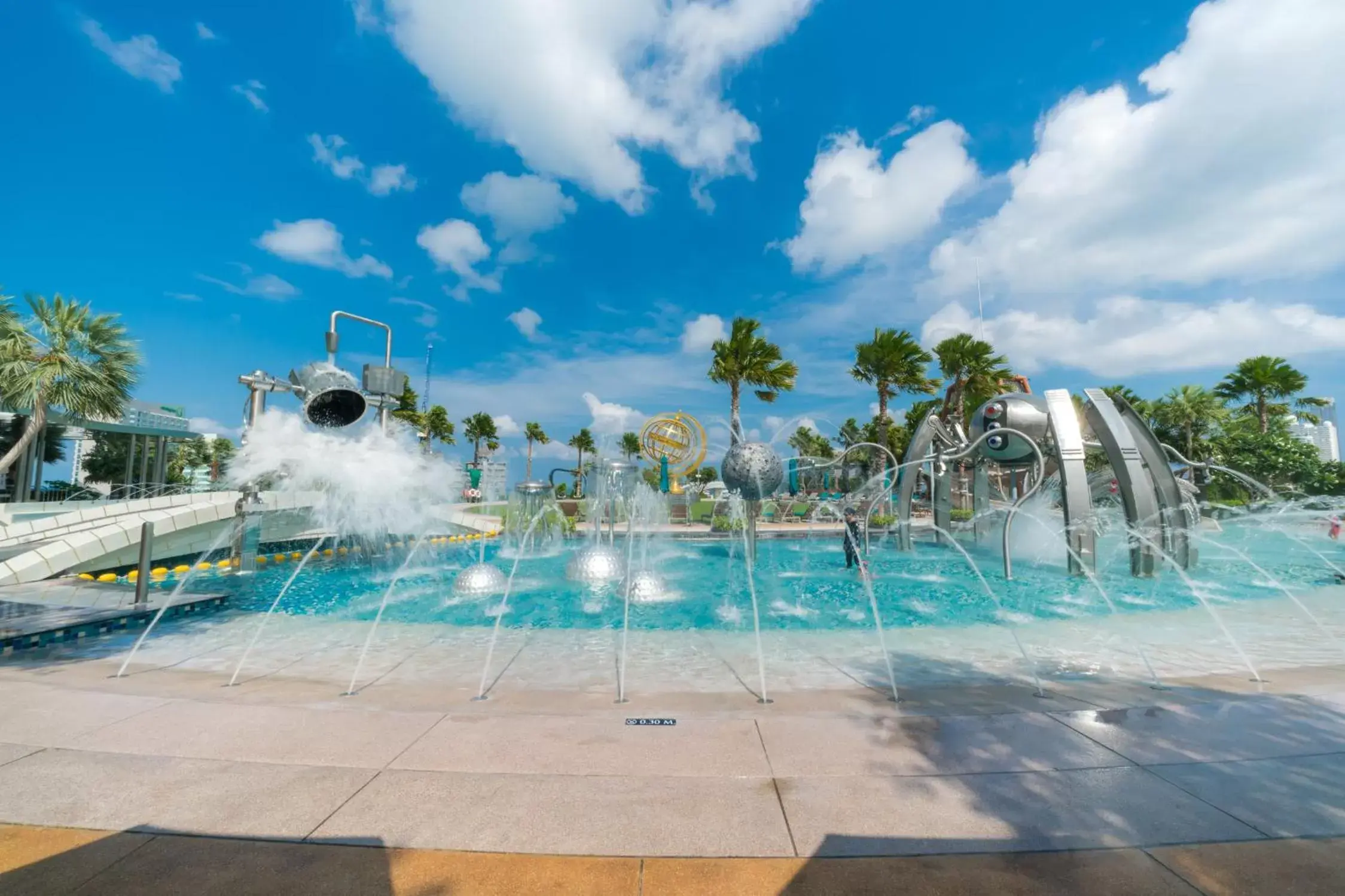 Swimming Pool in Grande Centre Point Pattaya