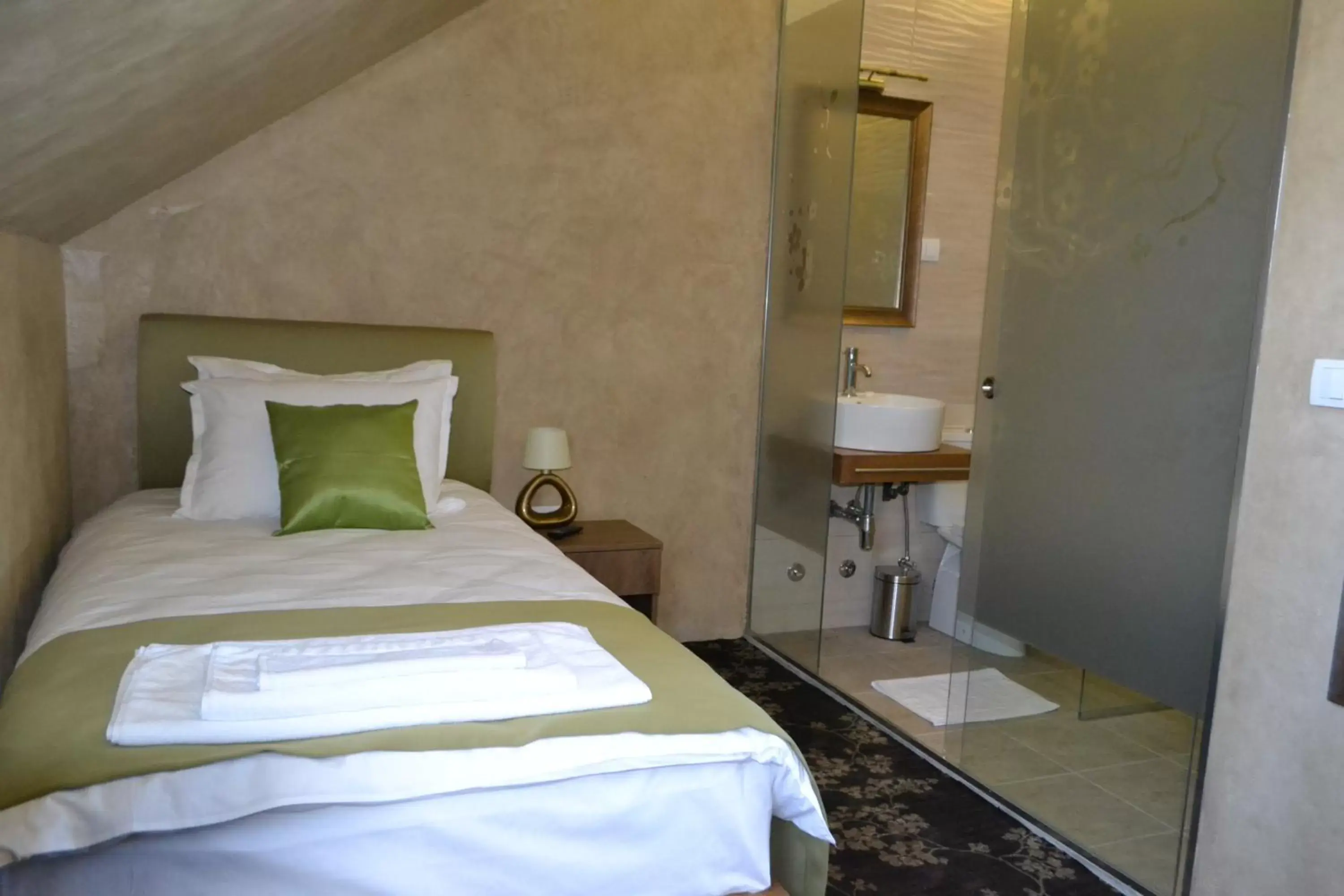 Single Room with Bathroom in Garni Hotel Chicha - Winery ŠKRBIĆ Single Room with Bathroom in Garni Hotel Chicha - Winery ŠKRBIĆ