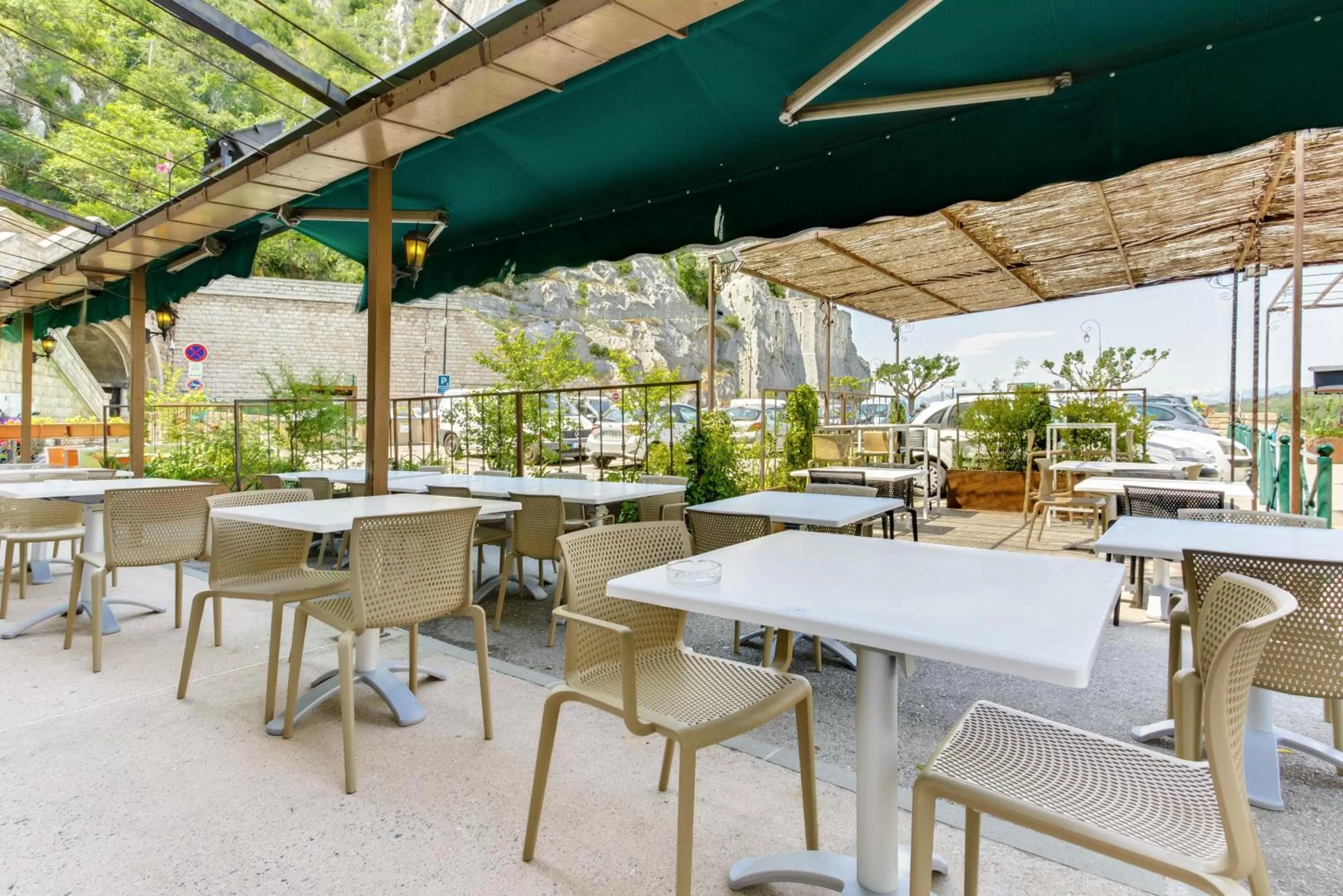 Patio in Hôtel de la Citadelle