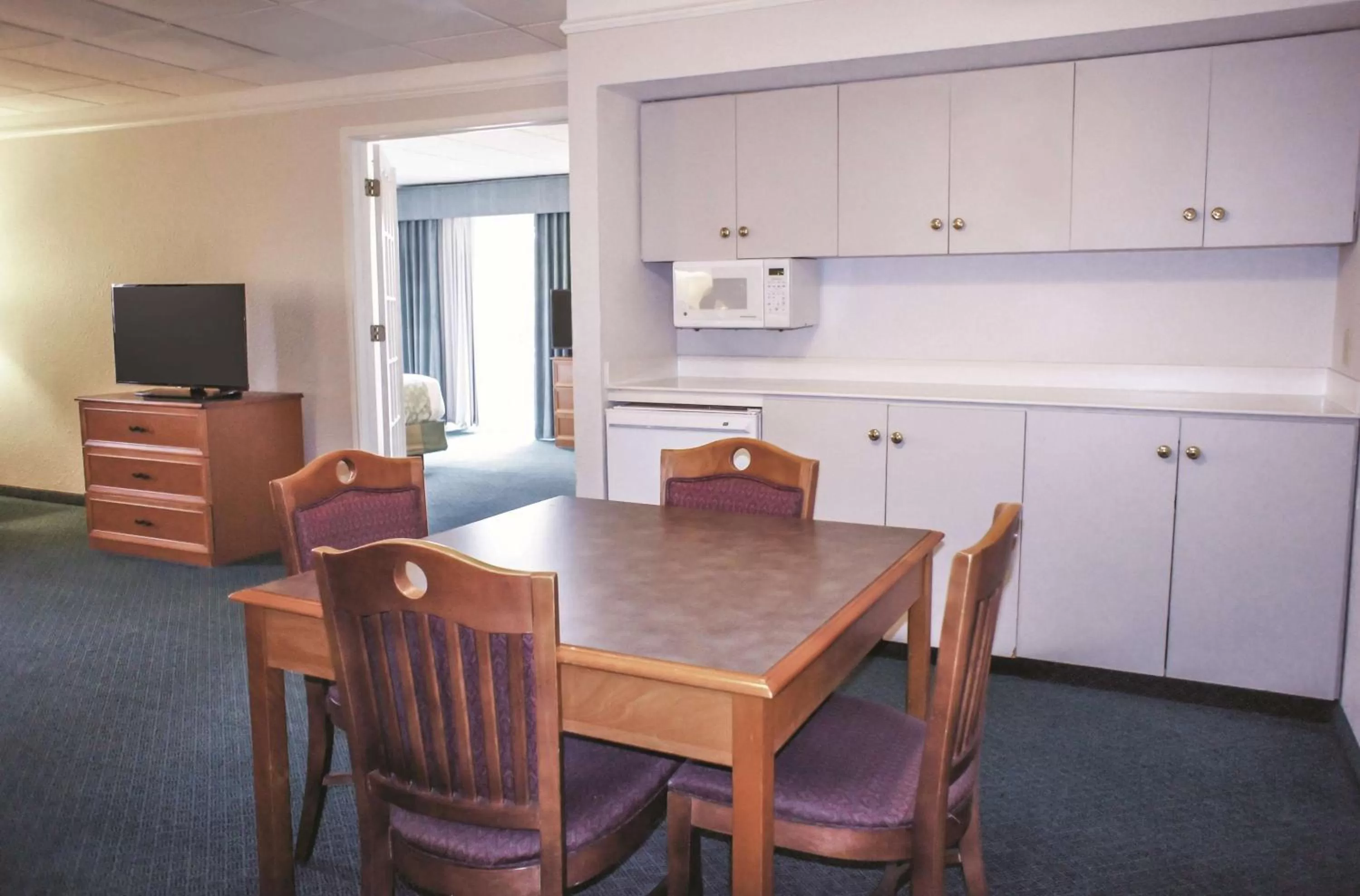 Photo of the whole room in La Quinta Inn by Wyndham Moline Airport