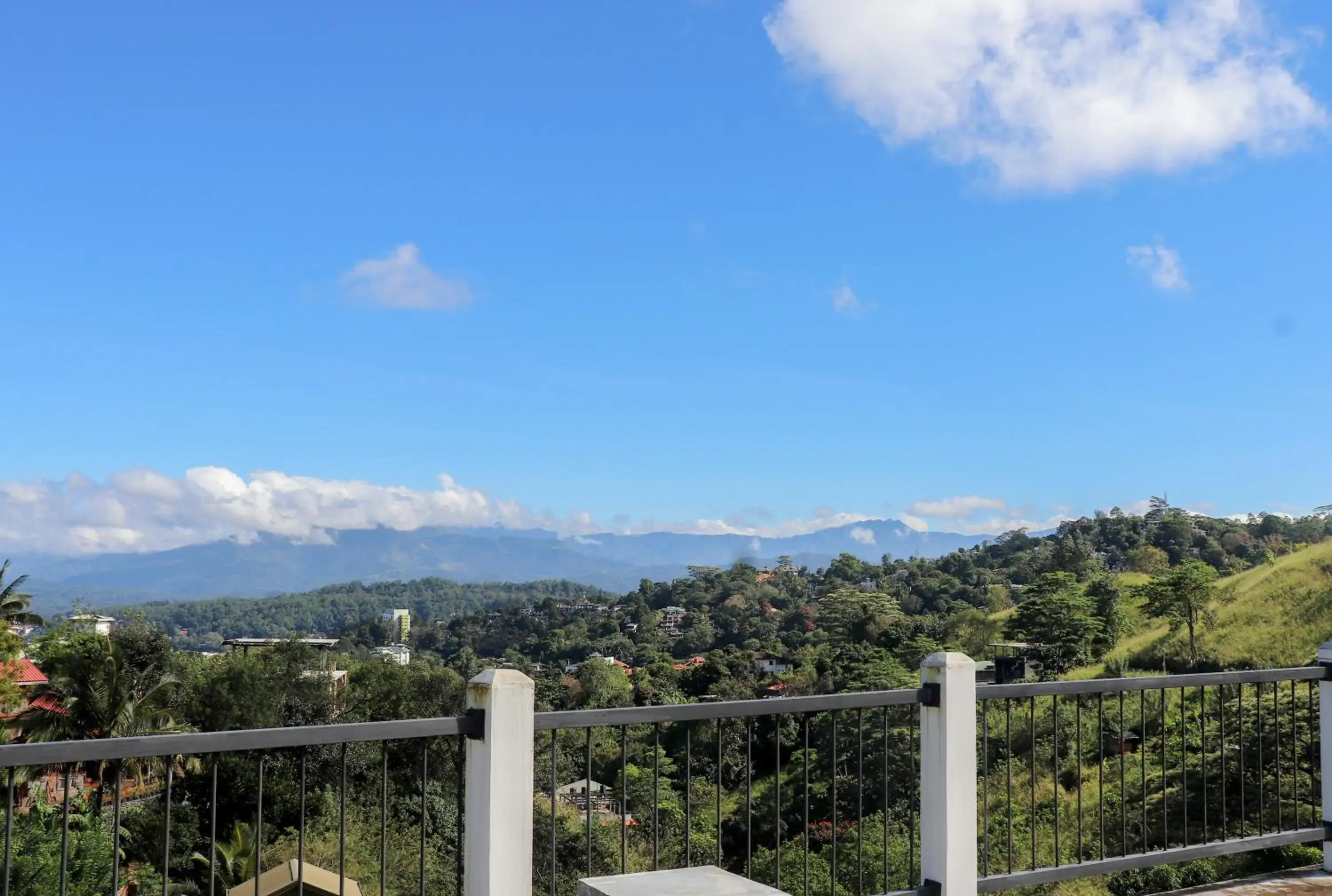 Patio, Mountain View in Hanthana House