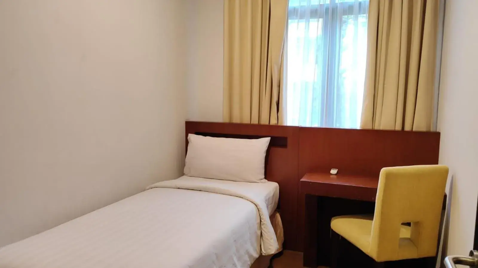 Bedroom, Bed in Grand Kuta Hotel And Residence