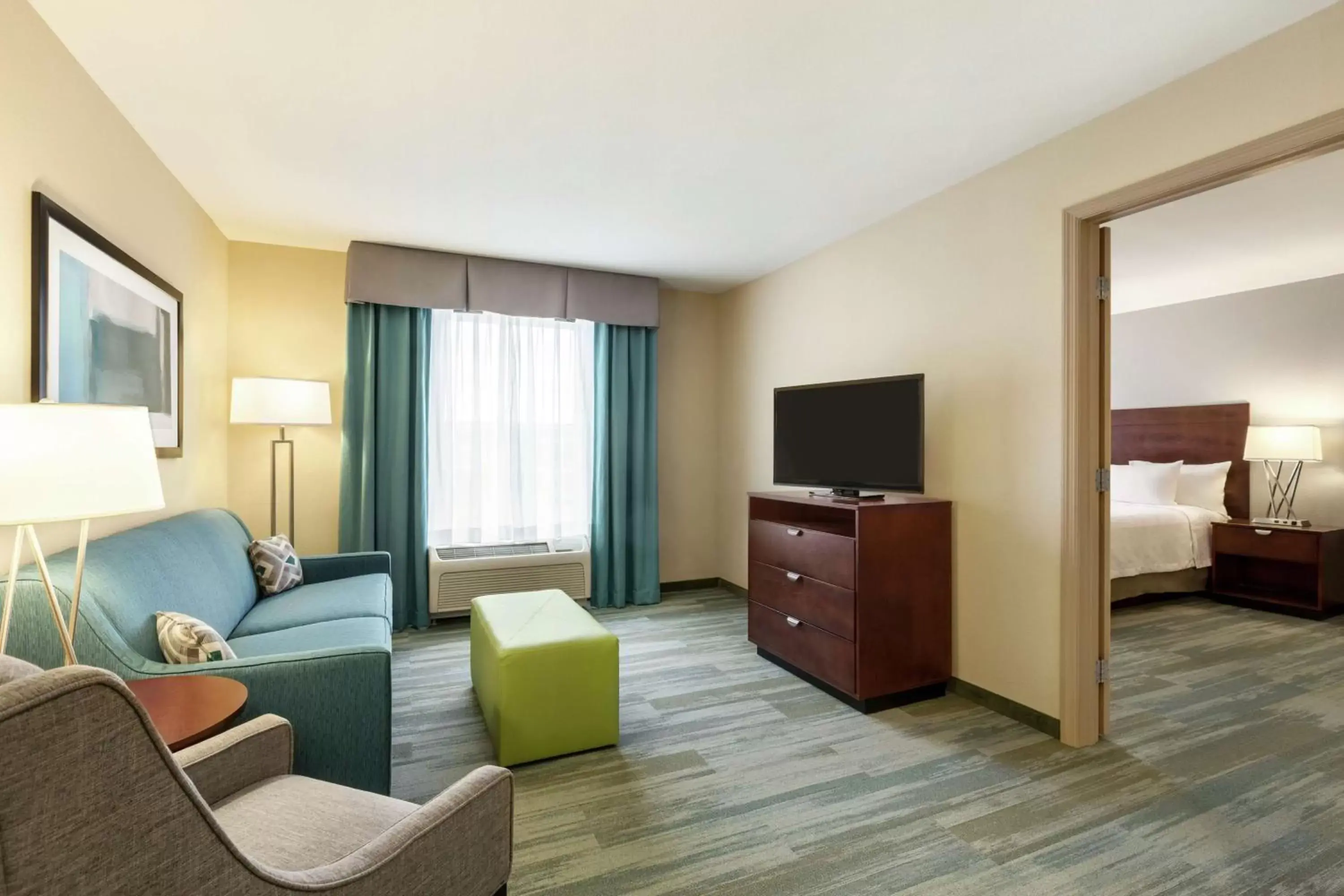 Bedroom, TV/Entertainment Center in Homewood Suites by Hilton Macon-North