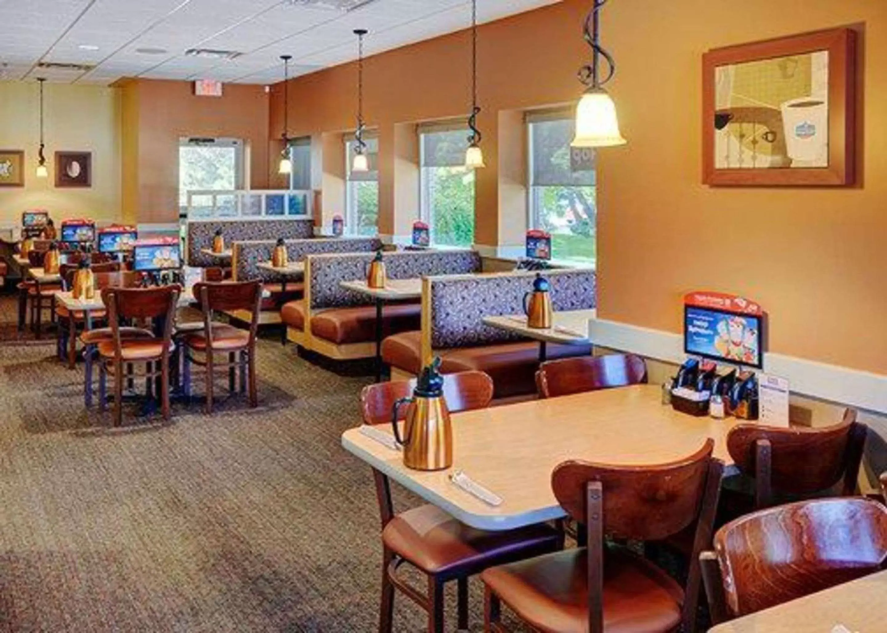 Restaurant/Places to Eat in Comfort Inn St. Catharines Niagara