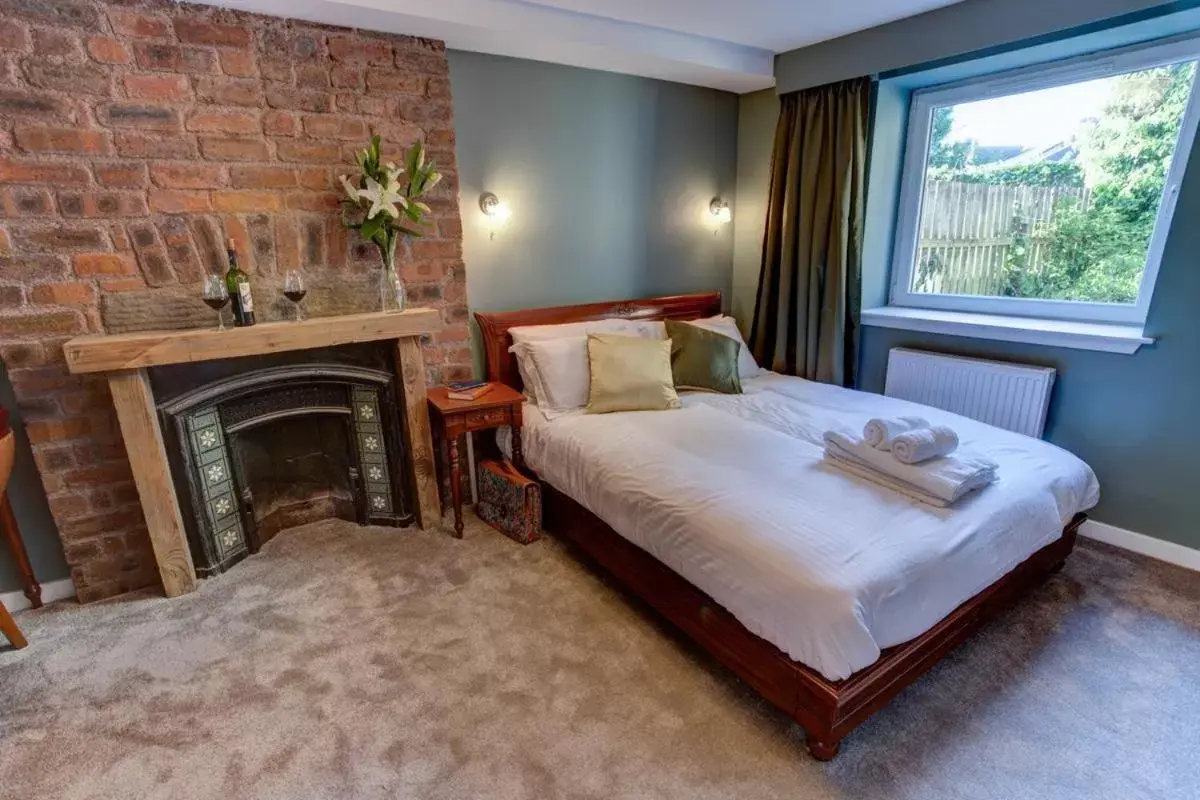 Bed in Friars Wynd Hotel