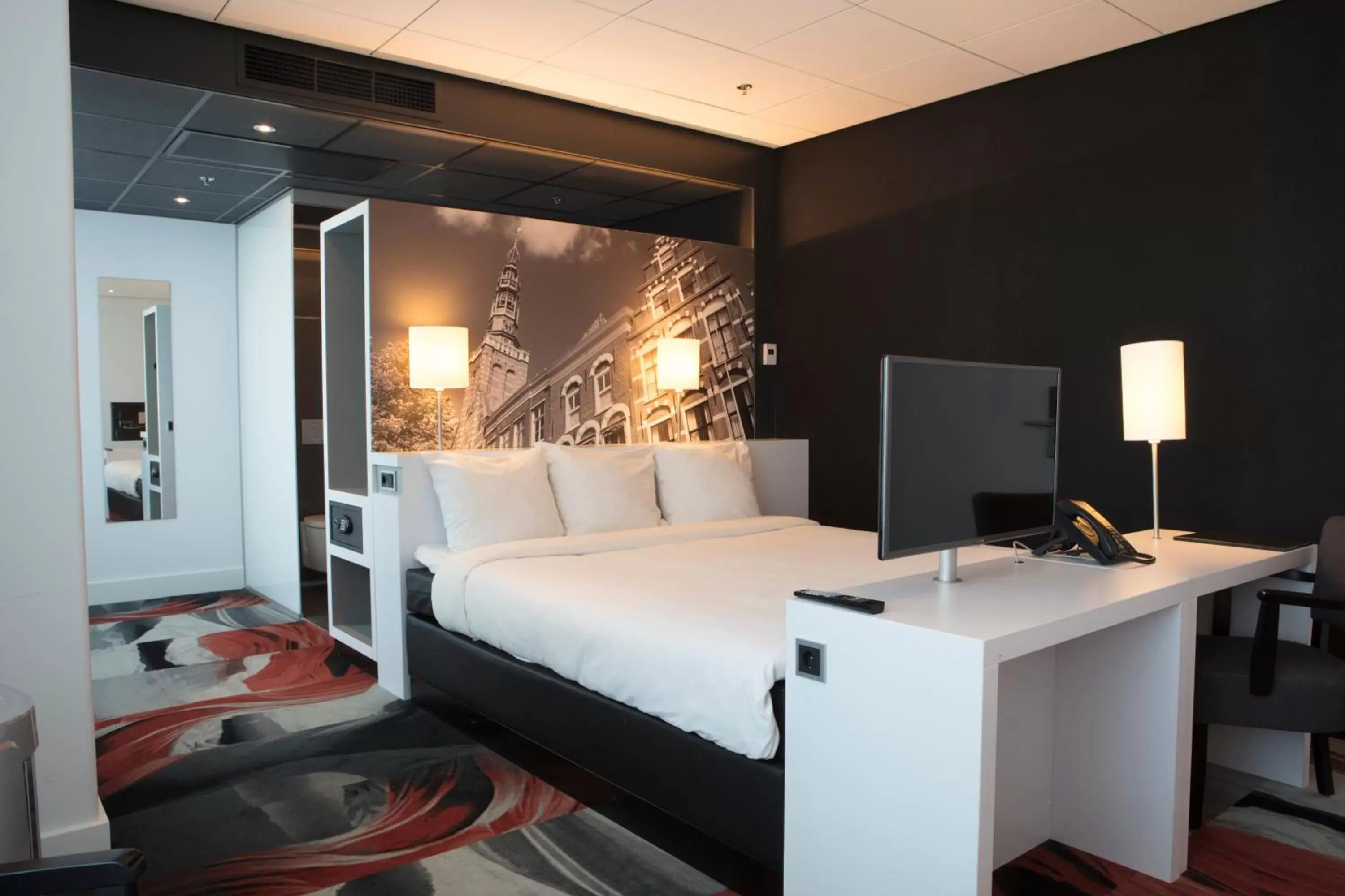 Shower, Bed in Fletcher Wellness-Hotel Leiden