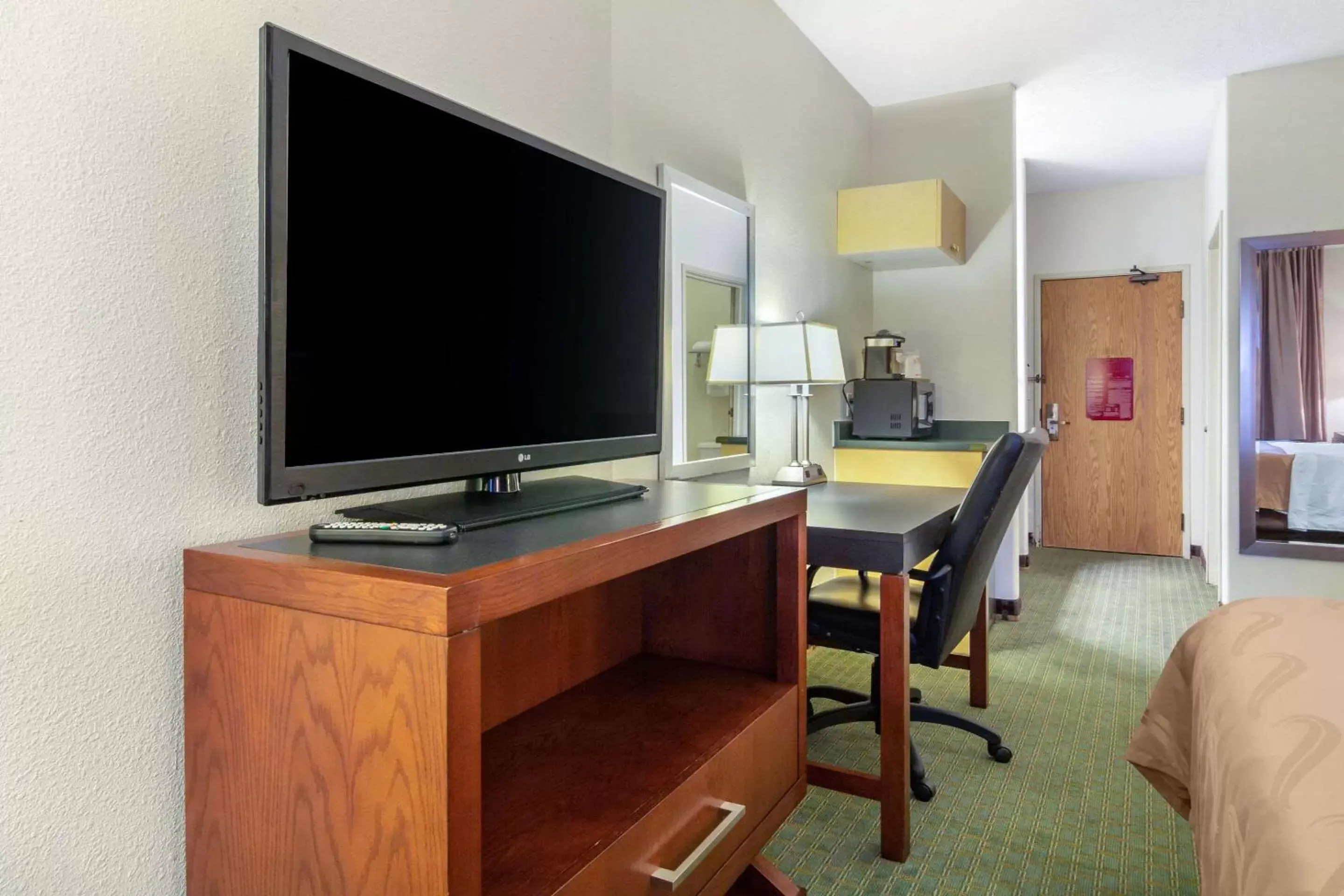 Photo of the whole room, TV/Entertainment Center in Quality Inn & Suites Lakewood - Denver Southwest