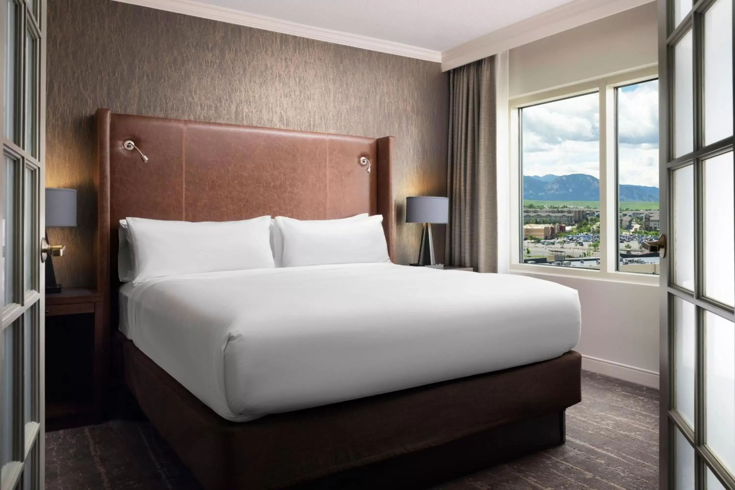 Bedroom, Bed in Renaissance Boulder Flatiron Hotel