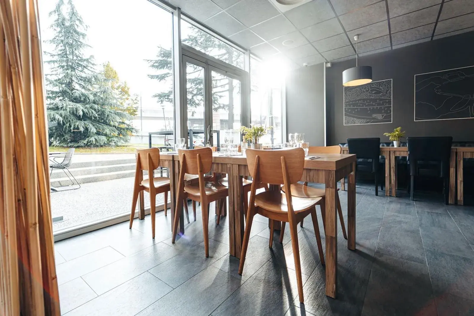 Restaurant/Places to Eat in Park & Suites Elegance Lyon - Cite Internationale