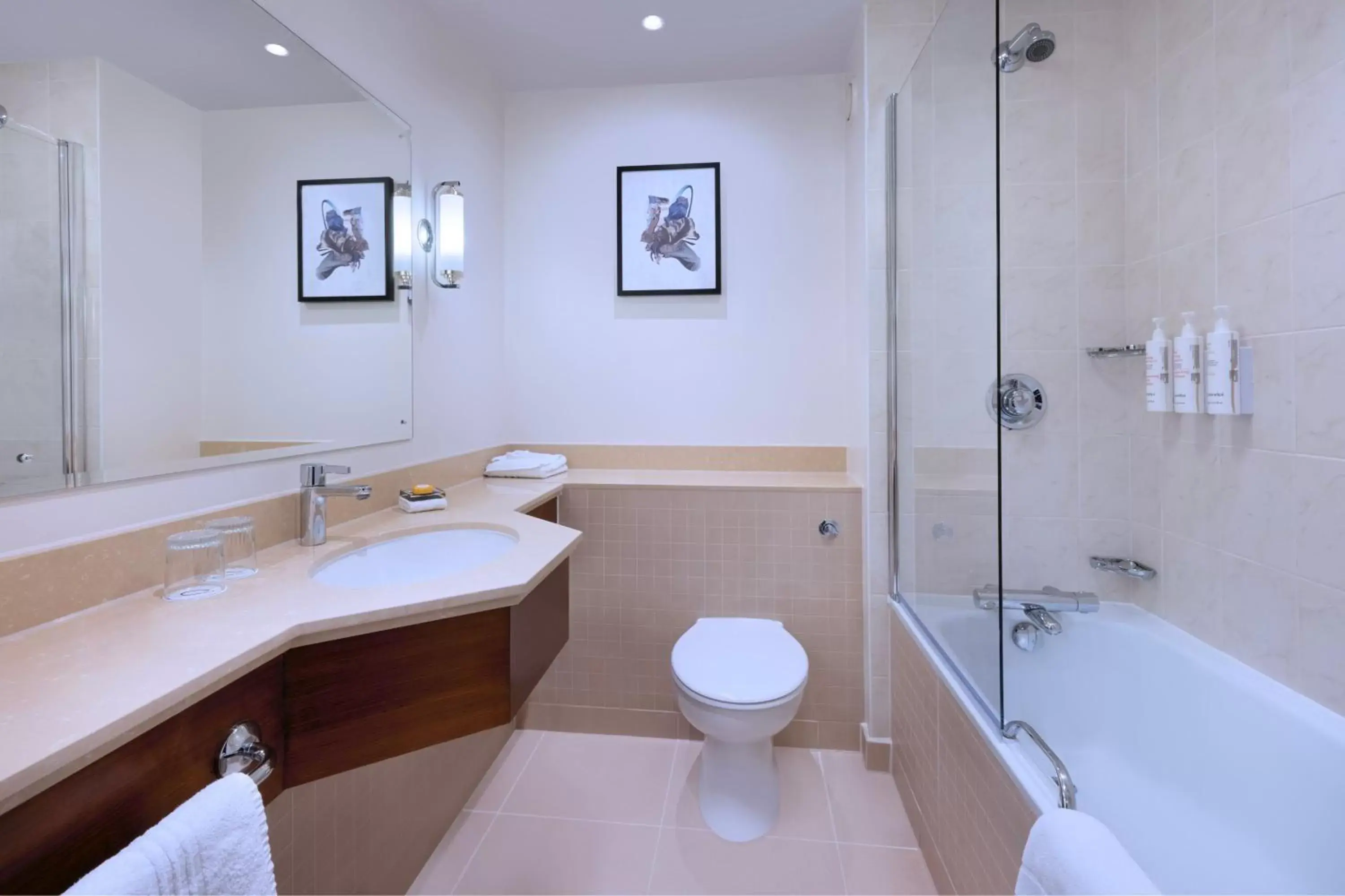 Bathroom in Delta Hotels by Marriott Northampton