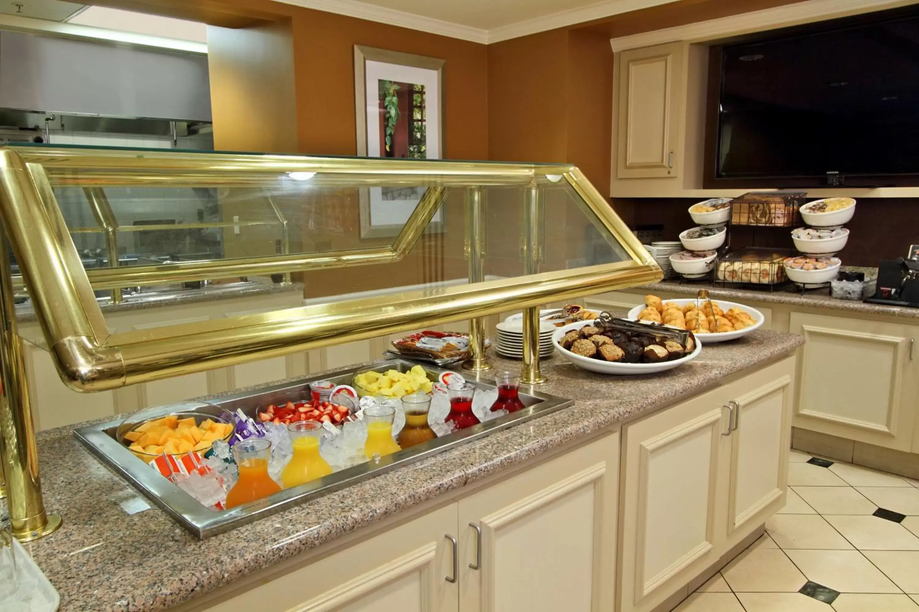 Dining area, Food in Hilton Garden Inn Calabasas