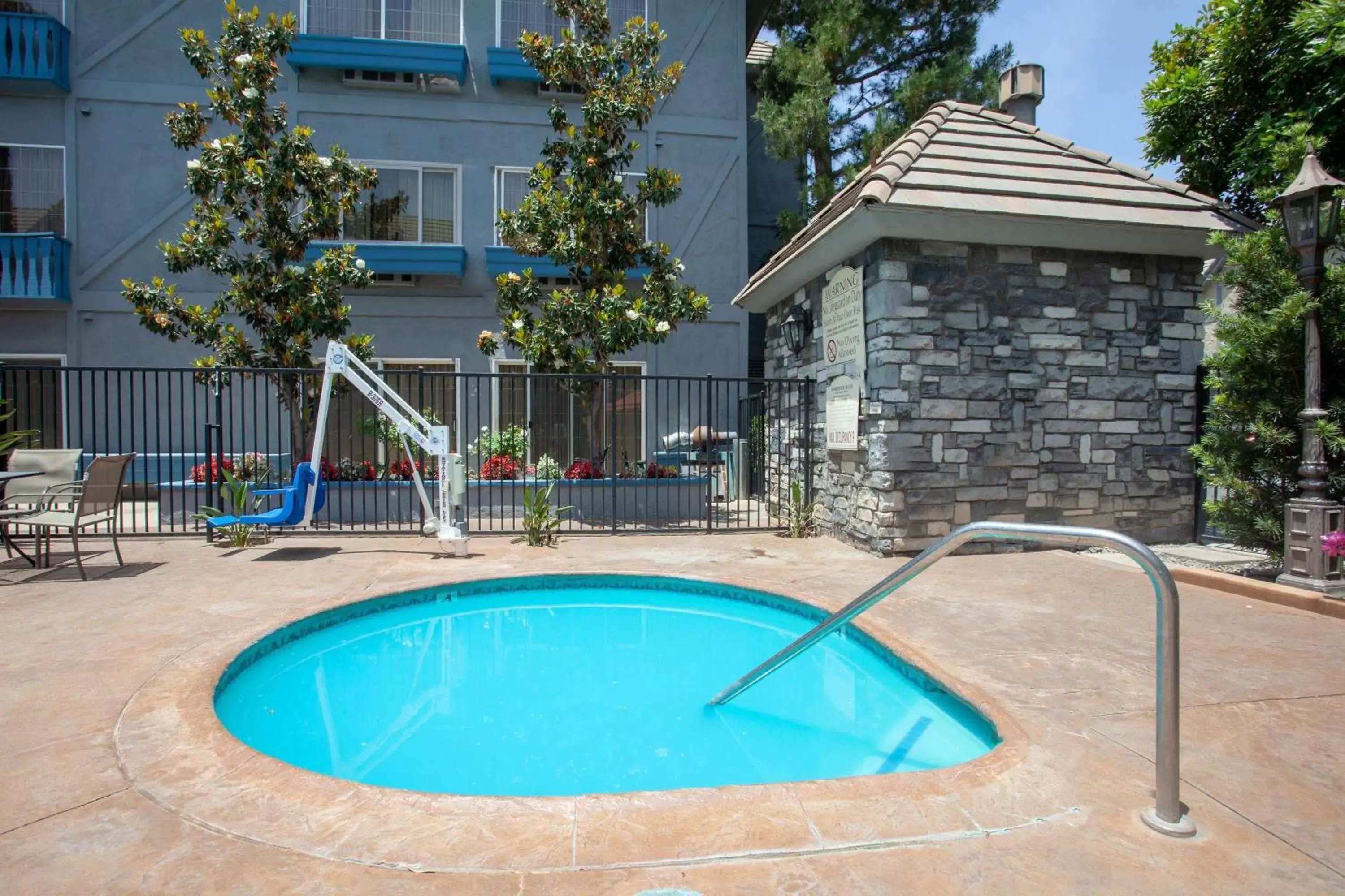 Hot Tub, Swimming Pool in Azure Hotel&Suites Ontario Trademark Collection by Wyndham