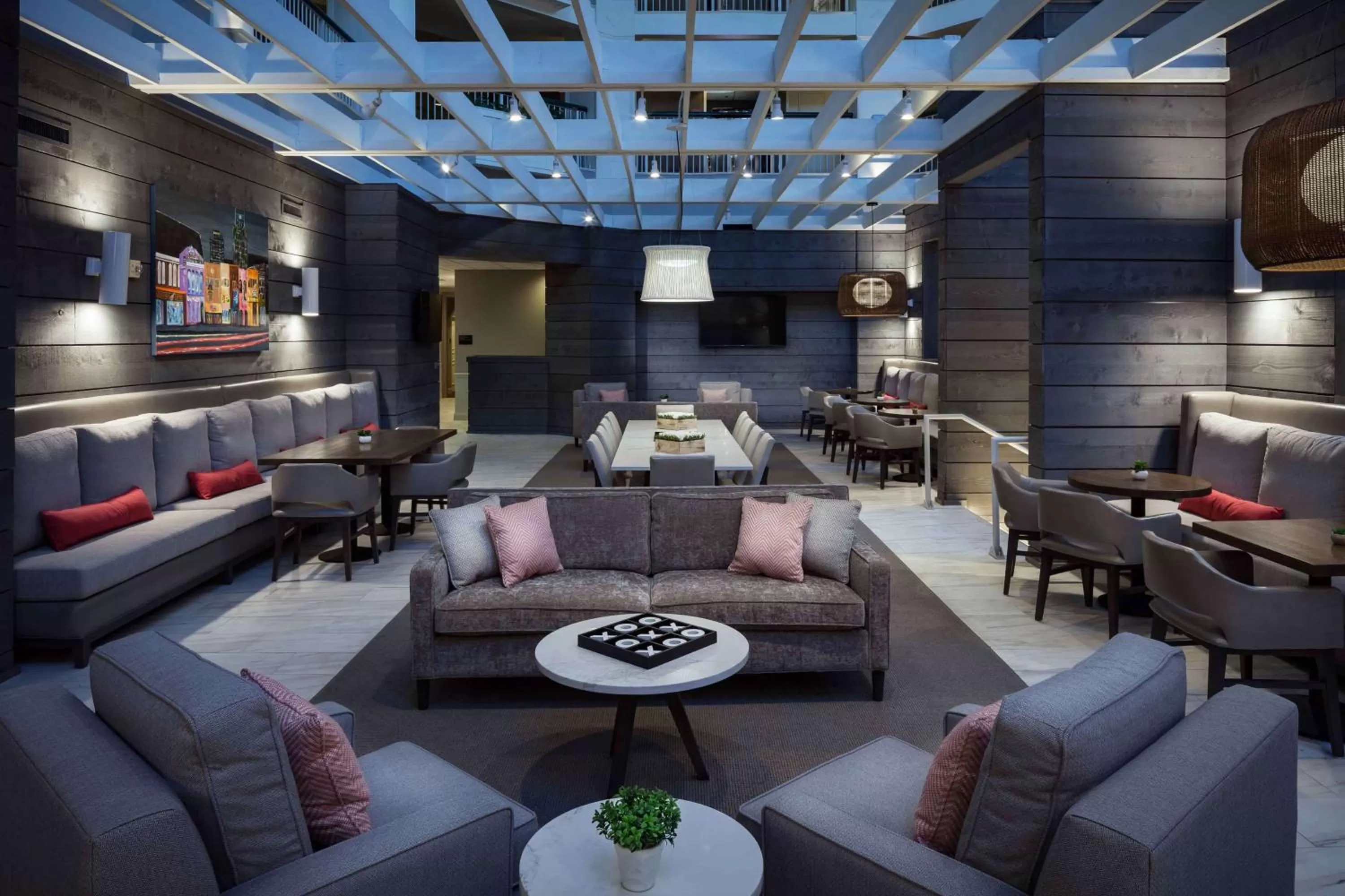 Restaurant/places to eat in Hilton Suites Brentwood