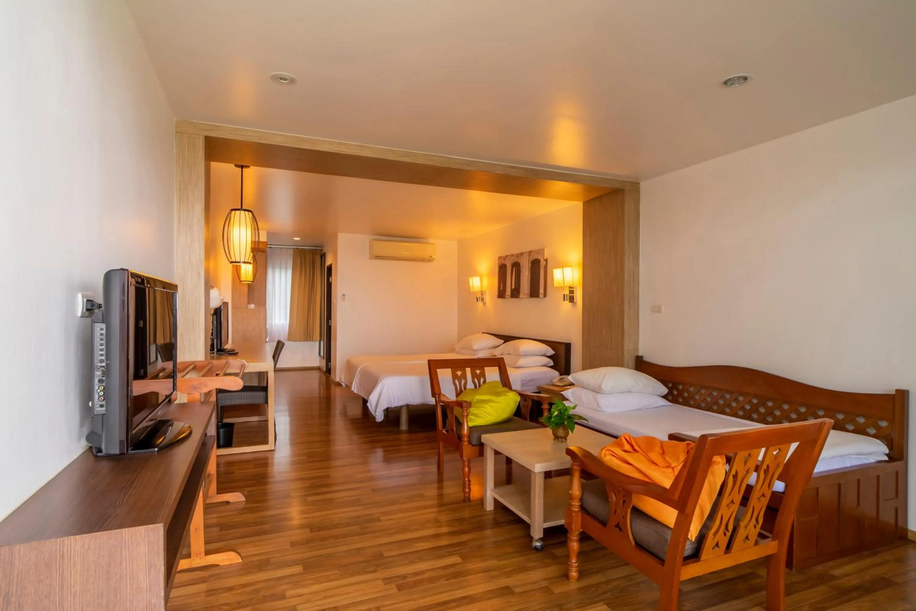 Bed in Best Western Phuket Ocean Resort