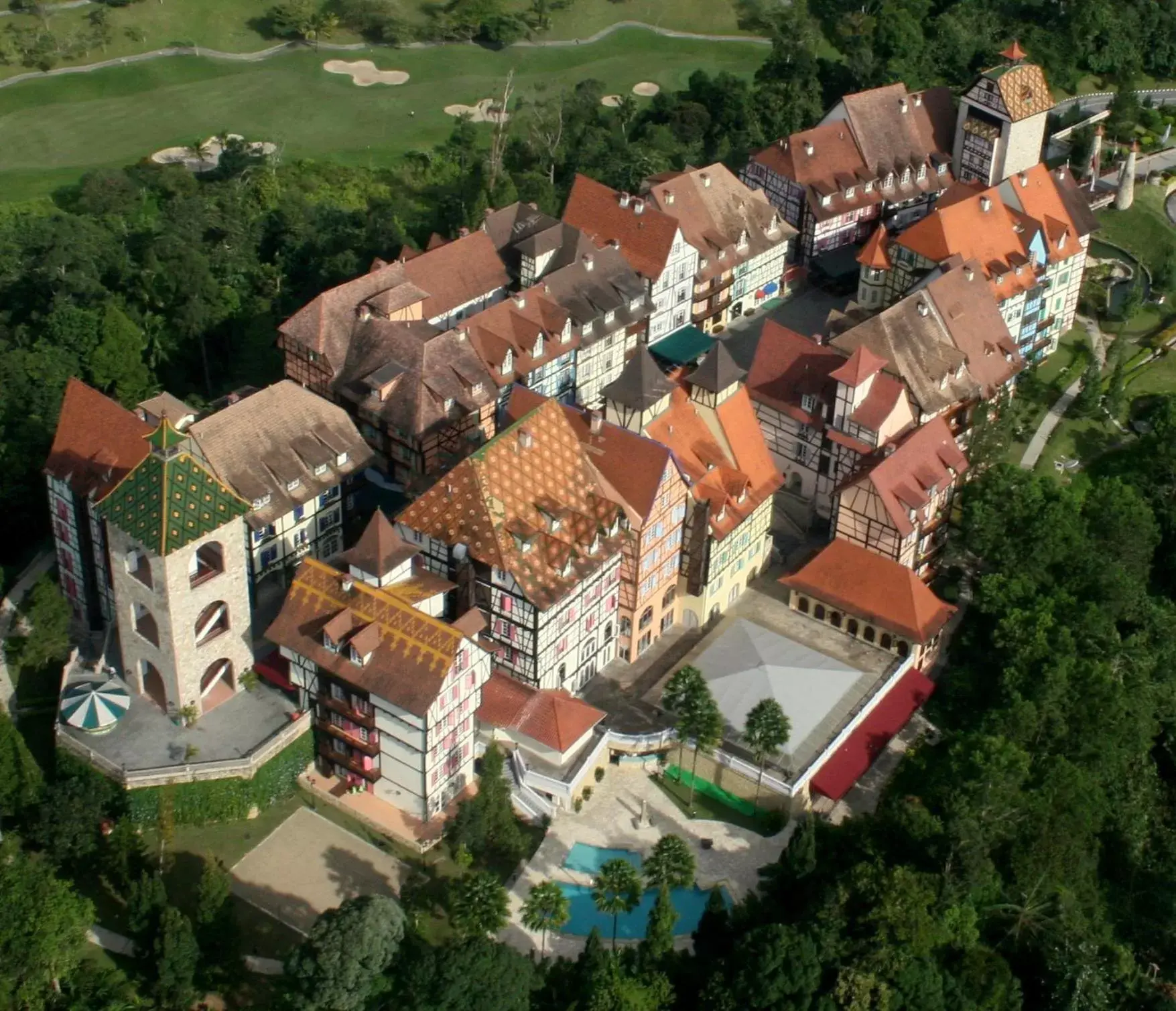 Bird's eye view, Bird's-eye View in Colmar Tropicale