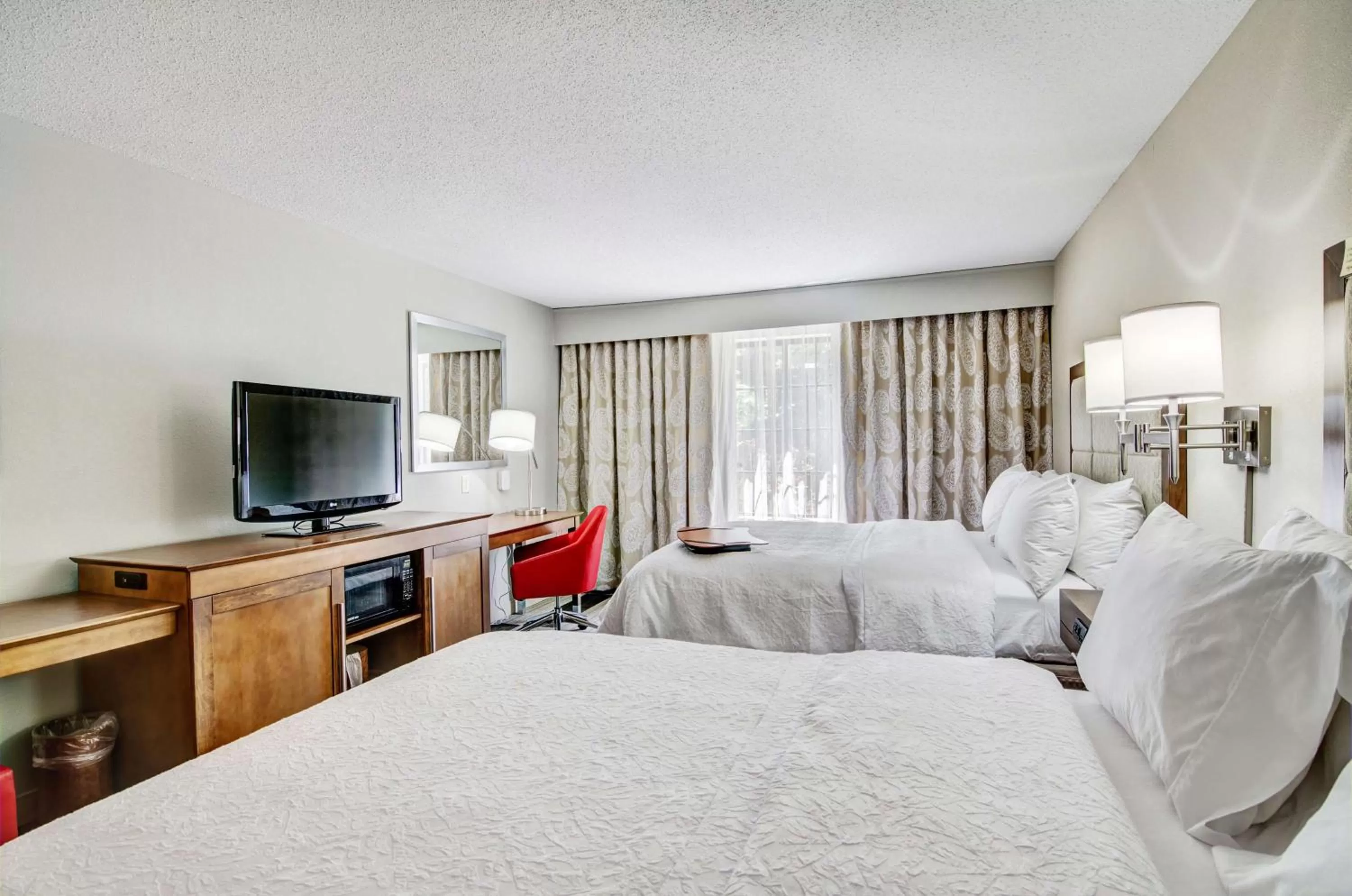 Bed in Hampton Inn Salem