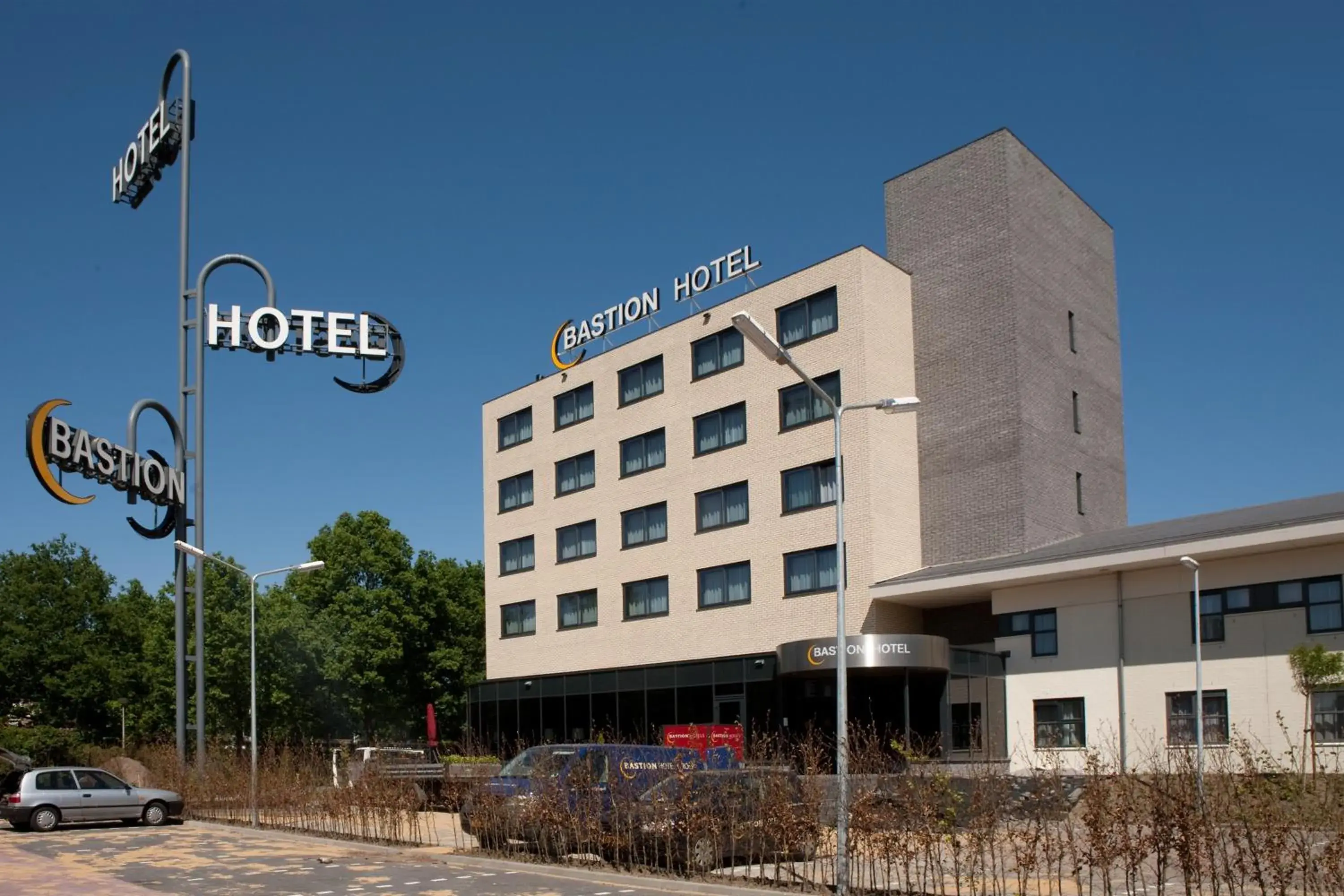 Facade/entrance, Property Building in Bastion Hotel Roosendaal