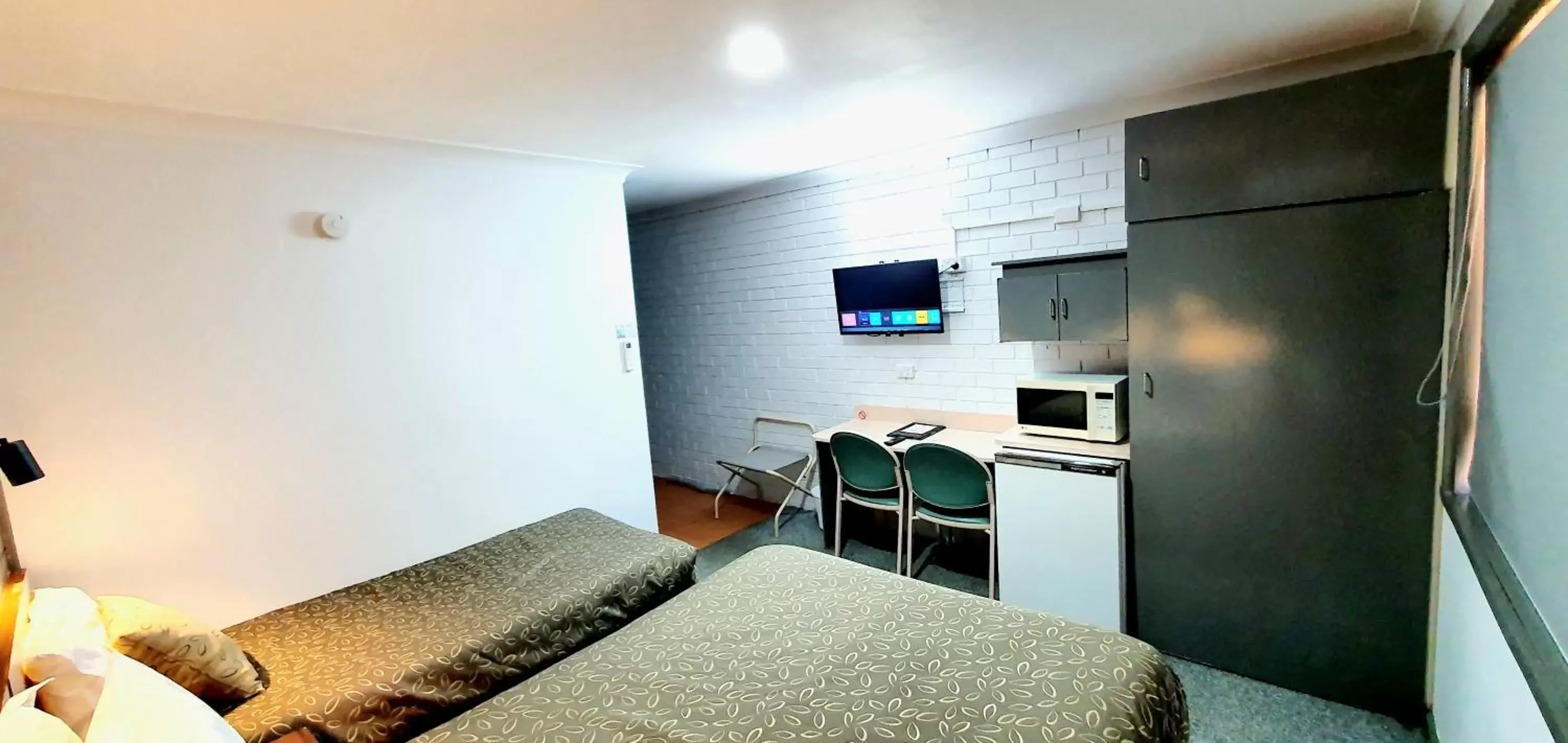 TV/Entertainment Center in Goldrush Motel Young CBD