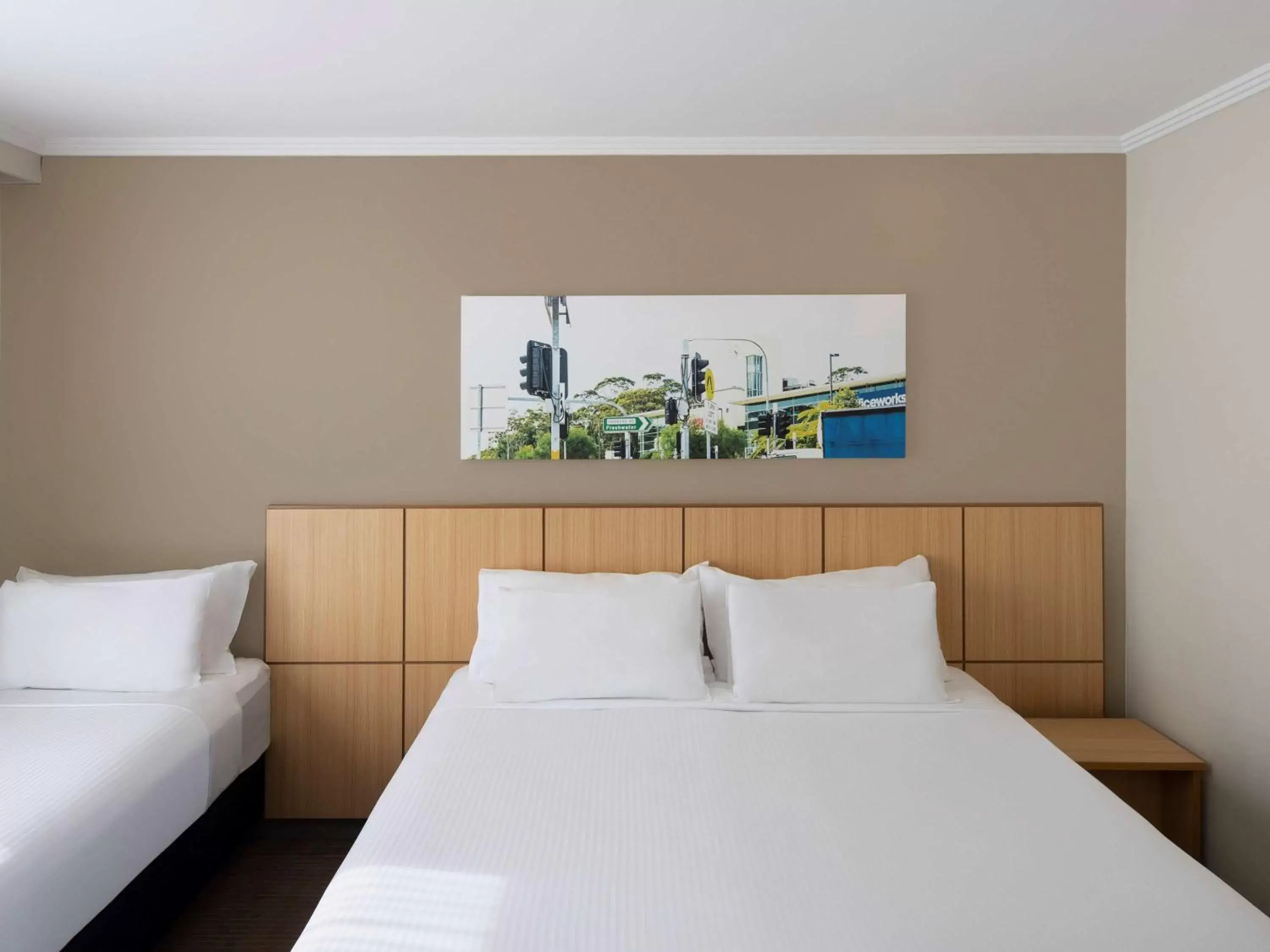 Bedroom, Bed in Mercure Sydney Manly Warringah