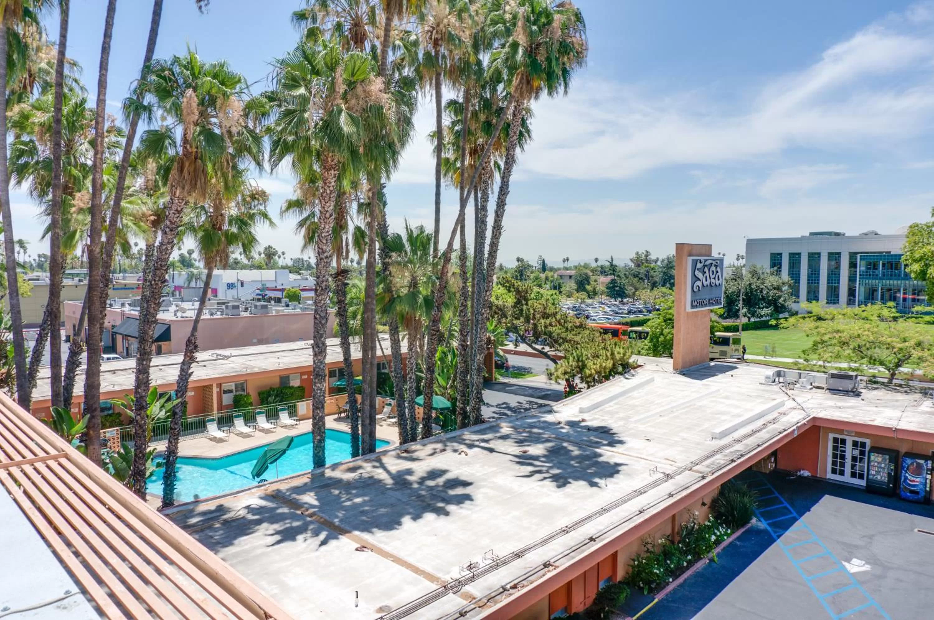 Facade/entrance, Pool View in Saga Motor Hotel Pasadena