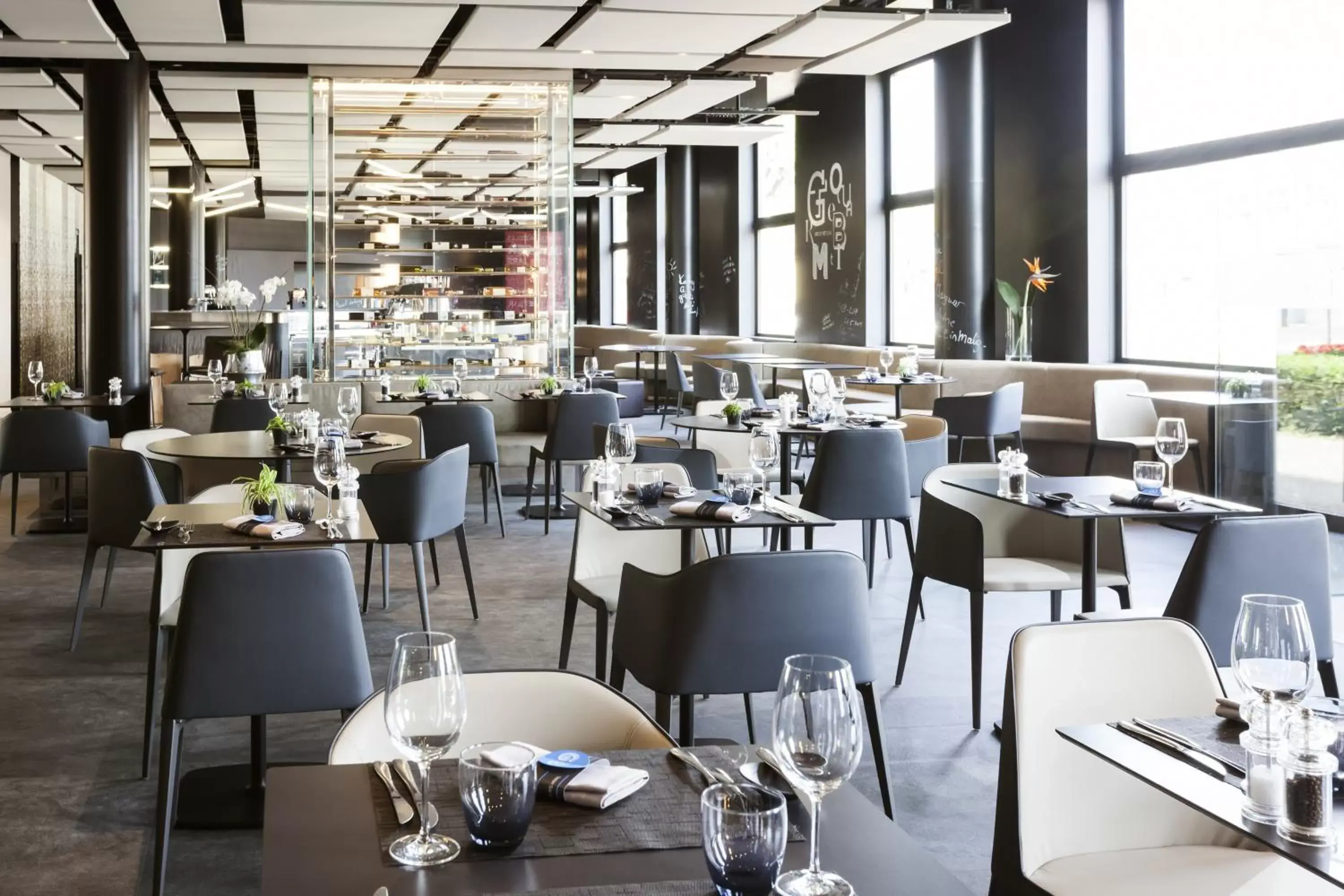 Restaurant/Places to Eat in Novotel Bern Expo - NEWLY RENOVATED!