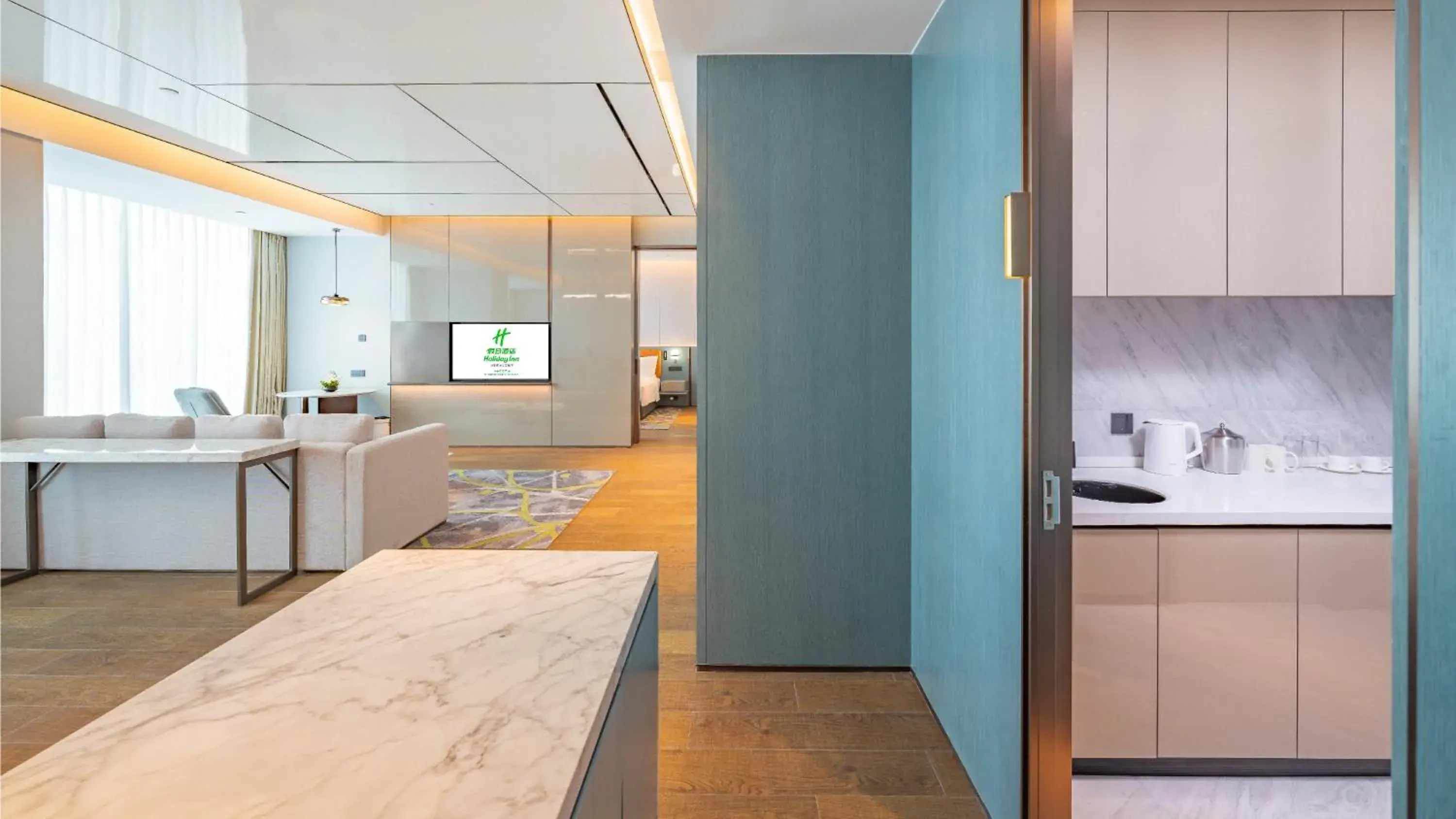 Photo of the whole room, Kitchen/Kitchenette in Holiday Inn Changchun Oriental Plaza, an IHG Hotel